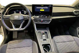 valkoinen SEAT Leon Sportstourer 2025 kuva 7.