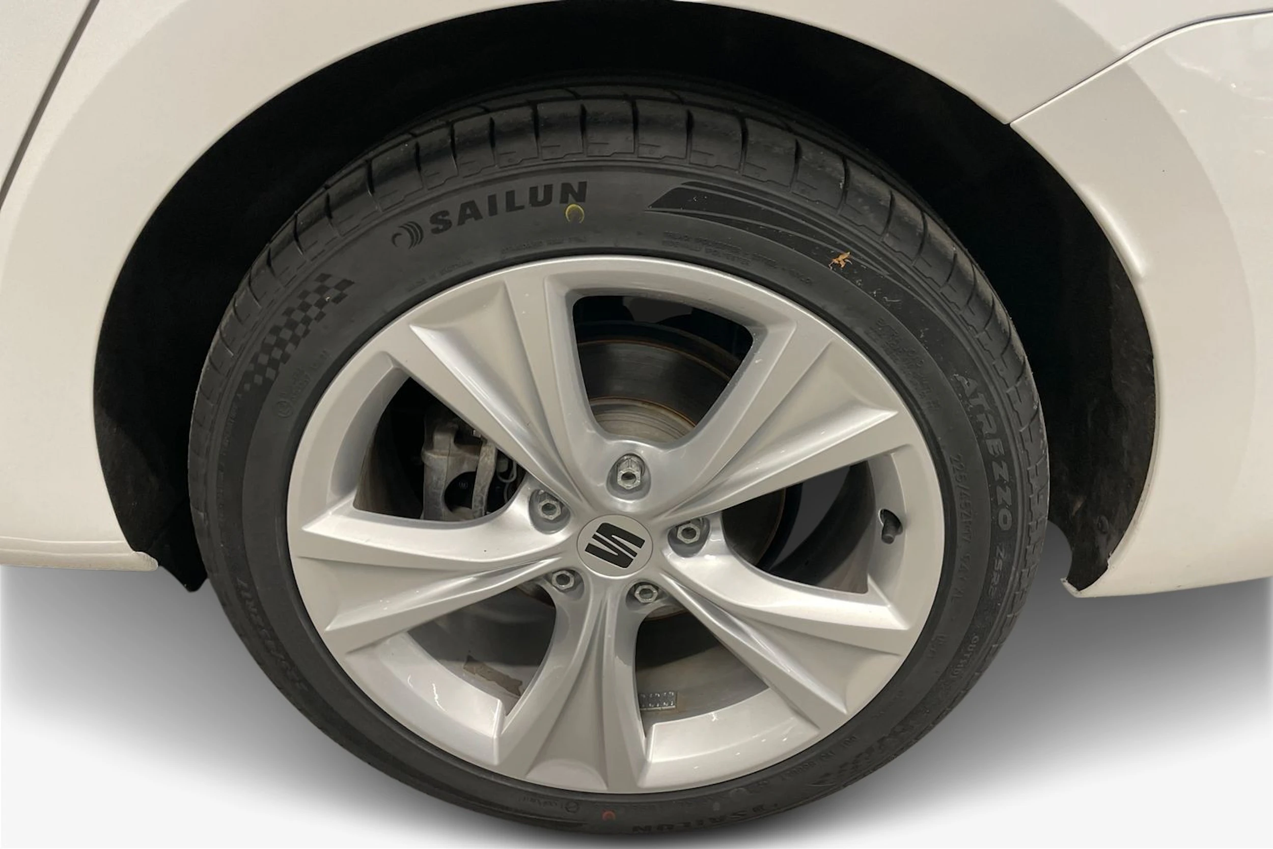 valkoinen SEAT Leon Sportstourer 2025 kuva 9.