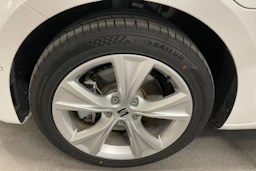 valkoinen SEAT Leon Sportstourer 2025 kuva 10.