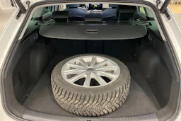 valkoinen SEAT Leon Sportstourer 2025 kuva 12.