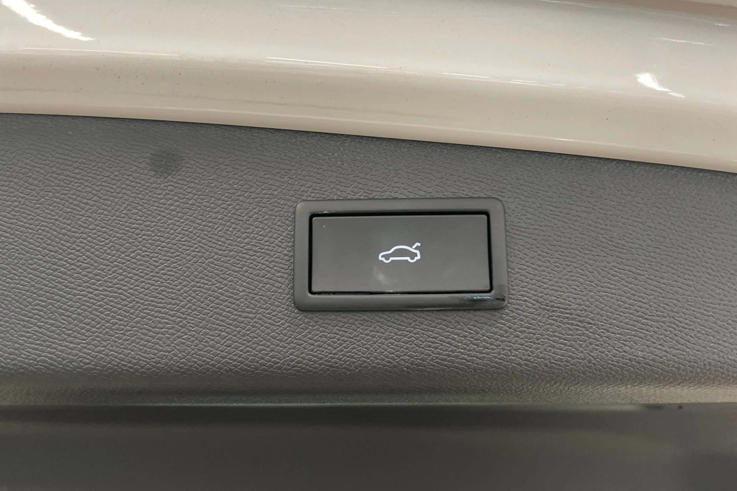 valkoinen SEAT Leon Sportstourer 2025 kuva 13.