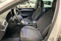 valkoinen SEAT Leon Sportstourer 2025 kuva 14.