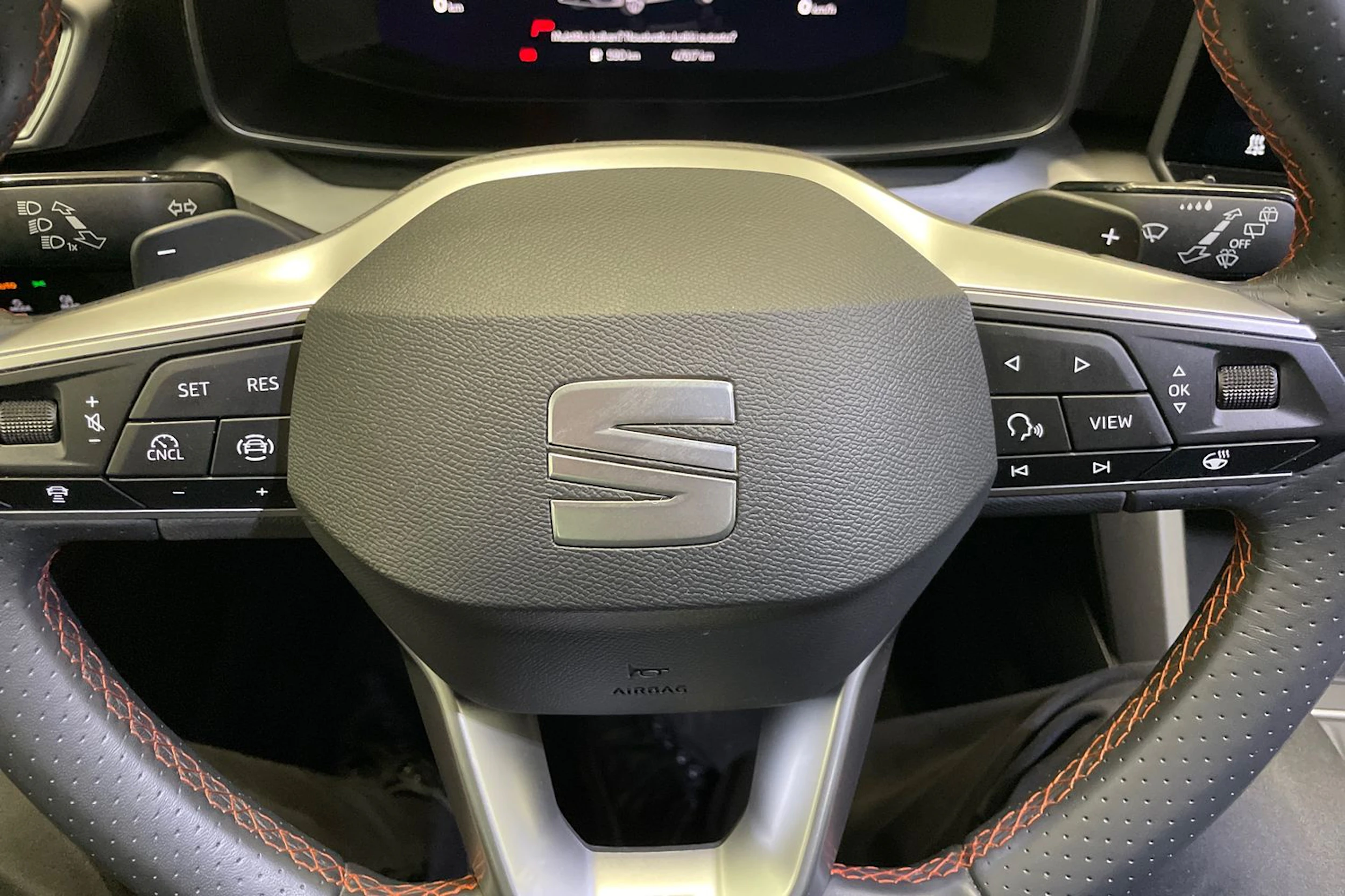 valkoinen SEAT Leon Sportstourer 2025 kuva 26.