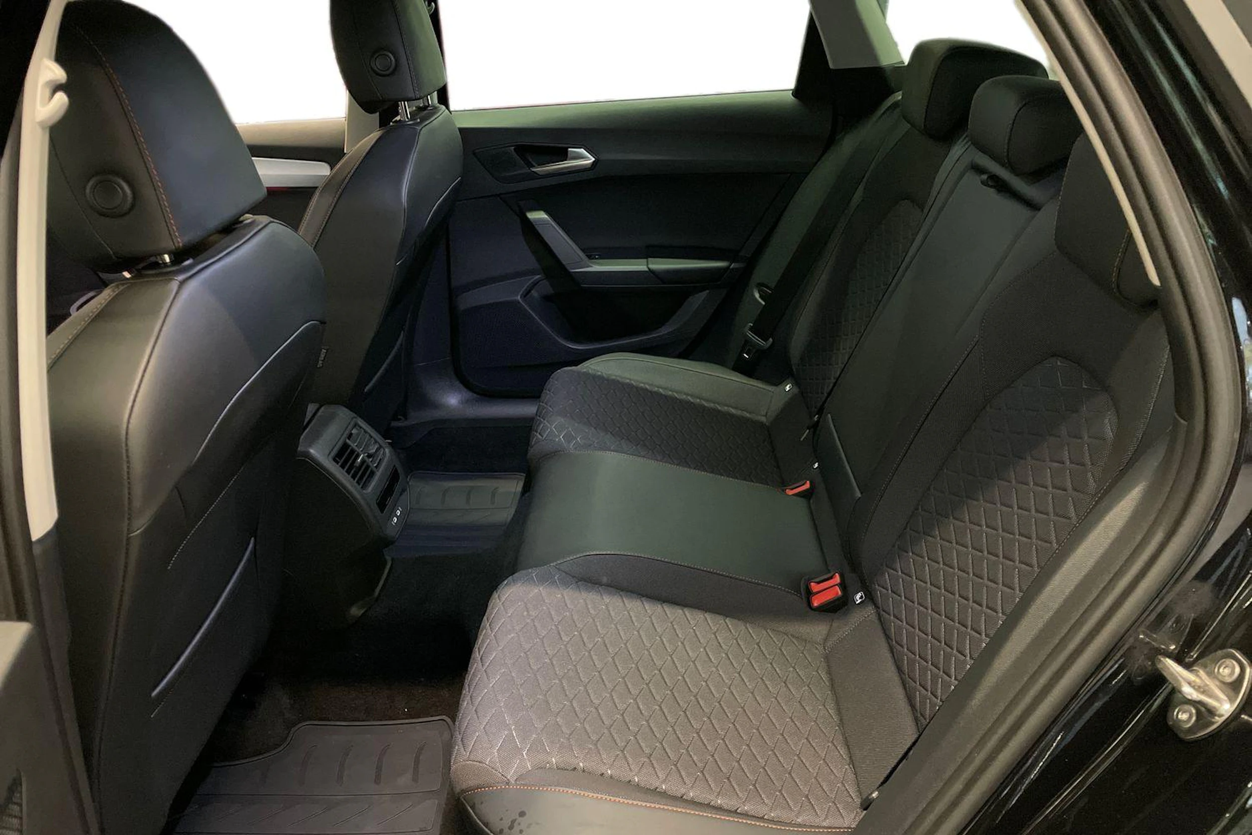 musta SEAT Leon Sportstourer 2025 kuva 8.