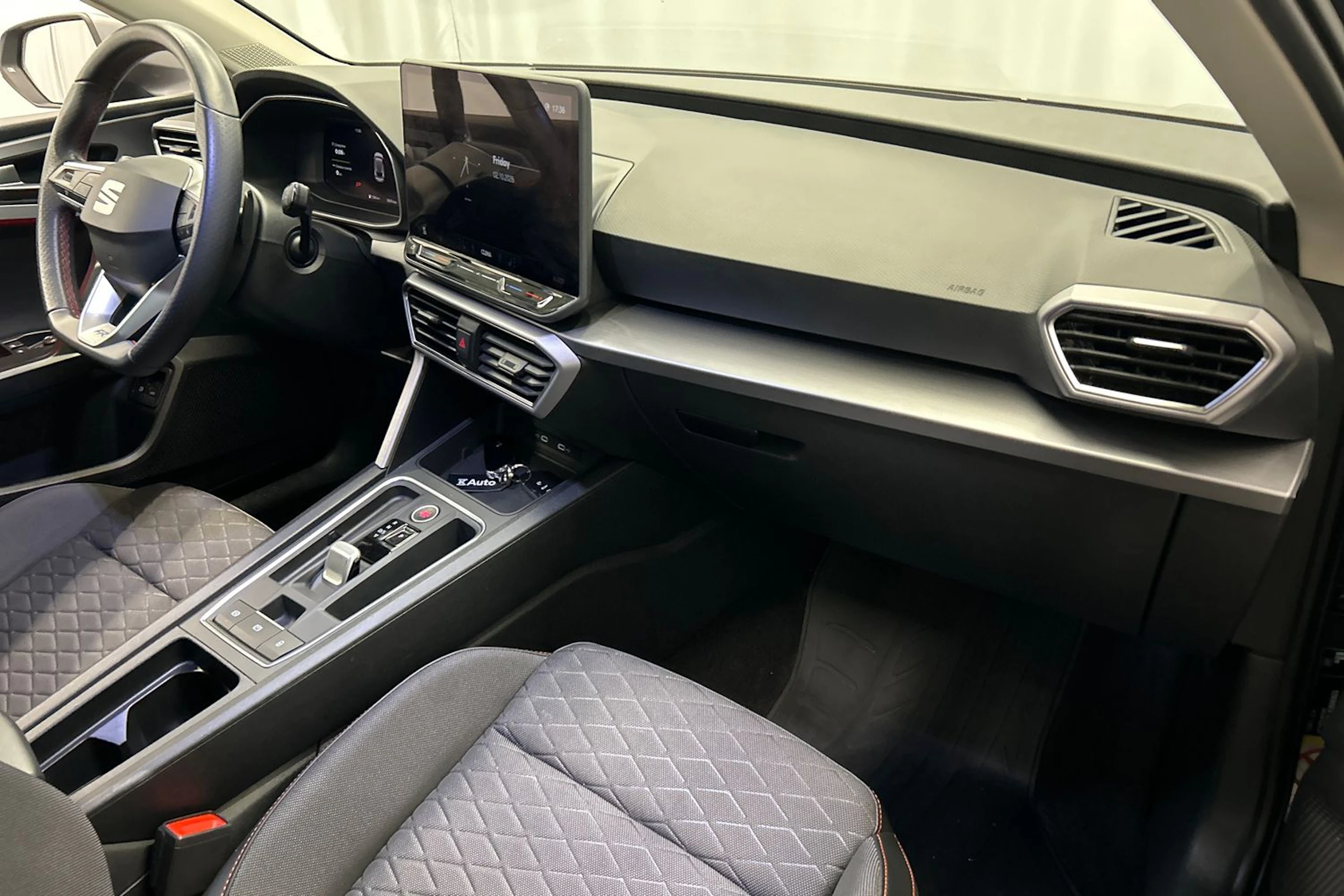 harmaa SEAT Leon Sportstourer 2025 kuva 12.