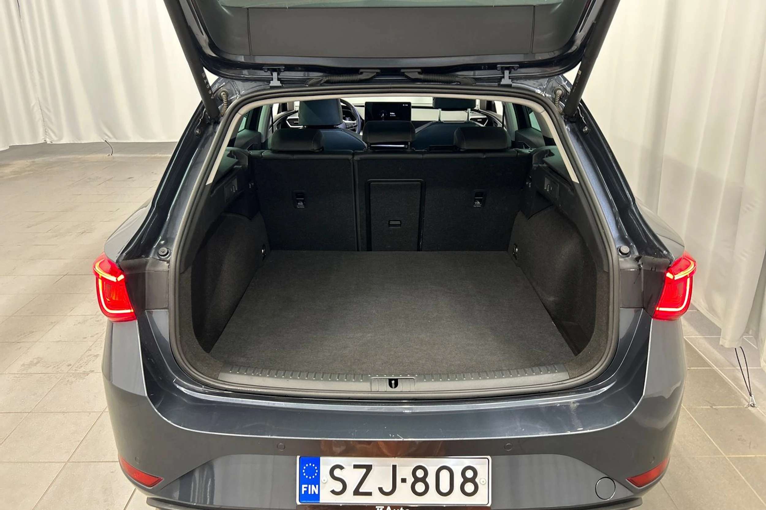 harmaa SEAT Leon Sportstourer 2025 kuva 13.