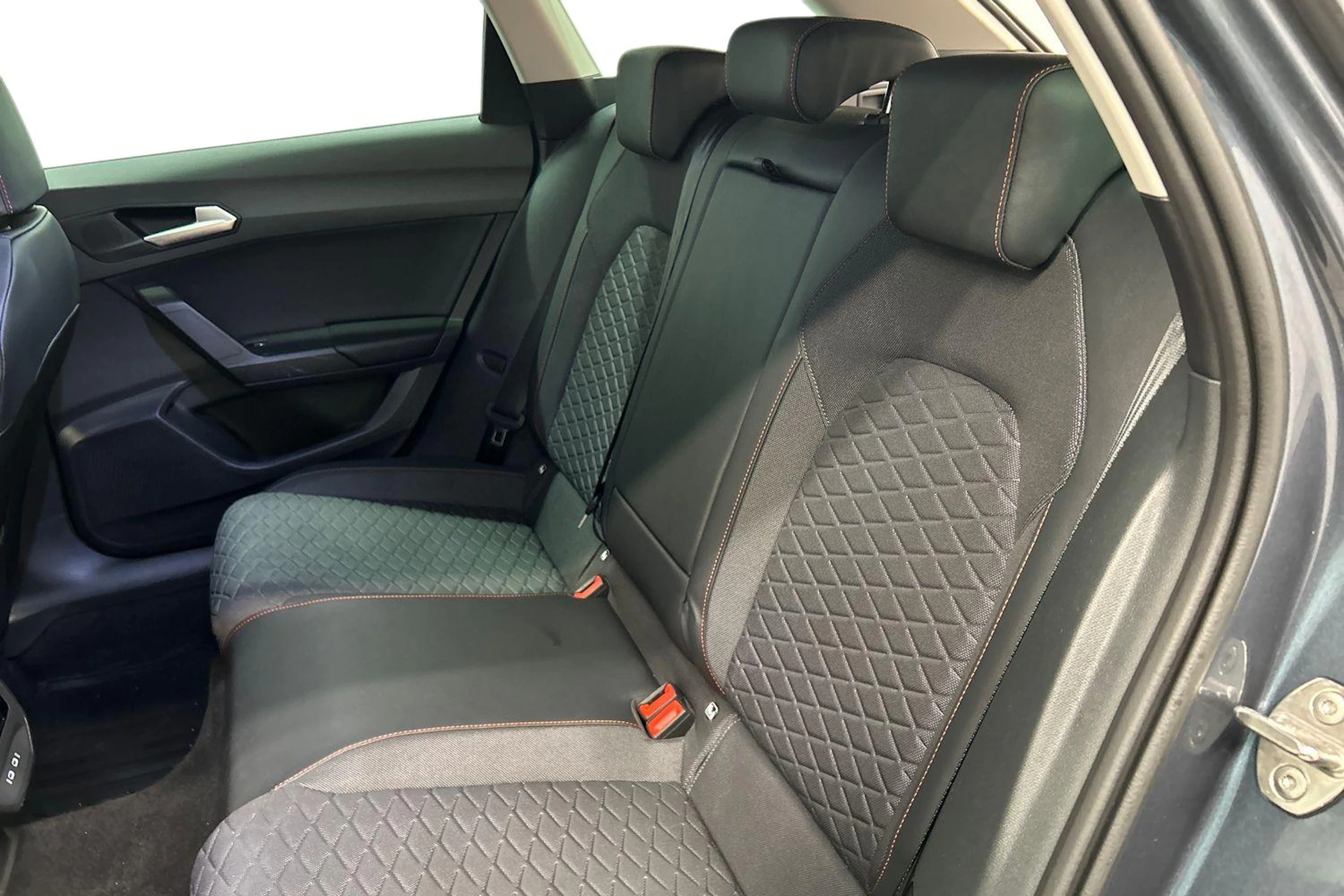 harmaa SEAT Leon Sportstourer 2025 kuva 8.