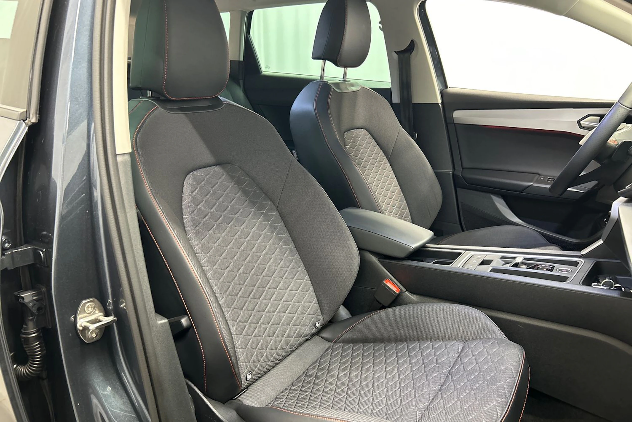 harmaa SEAT Leon Sportstourer 2025 kuva 11.