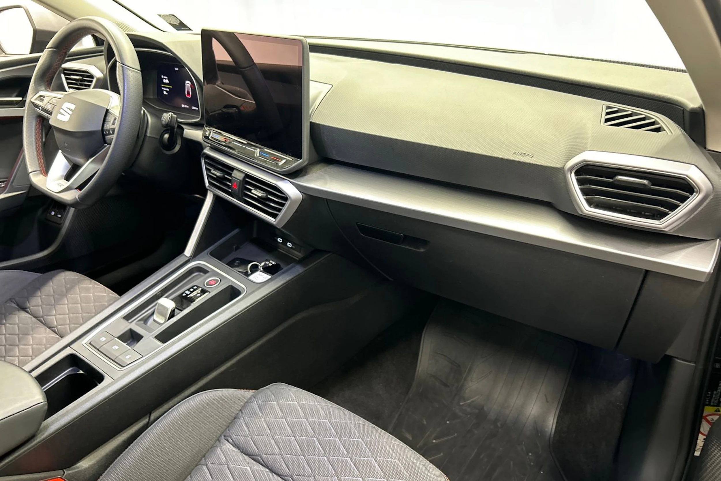 harmaa SEAT Leon Sportstourer 2025 kuva 12.