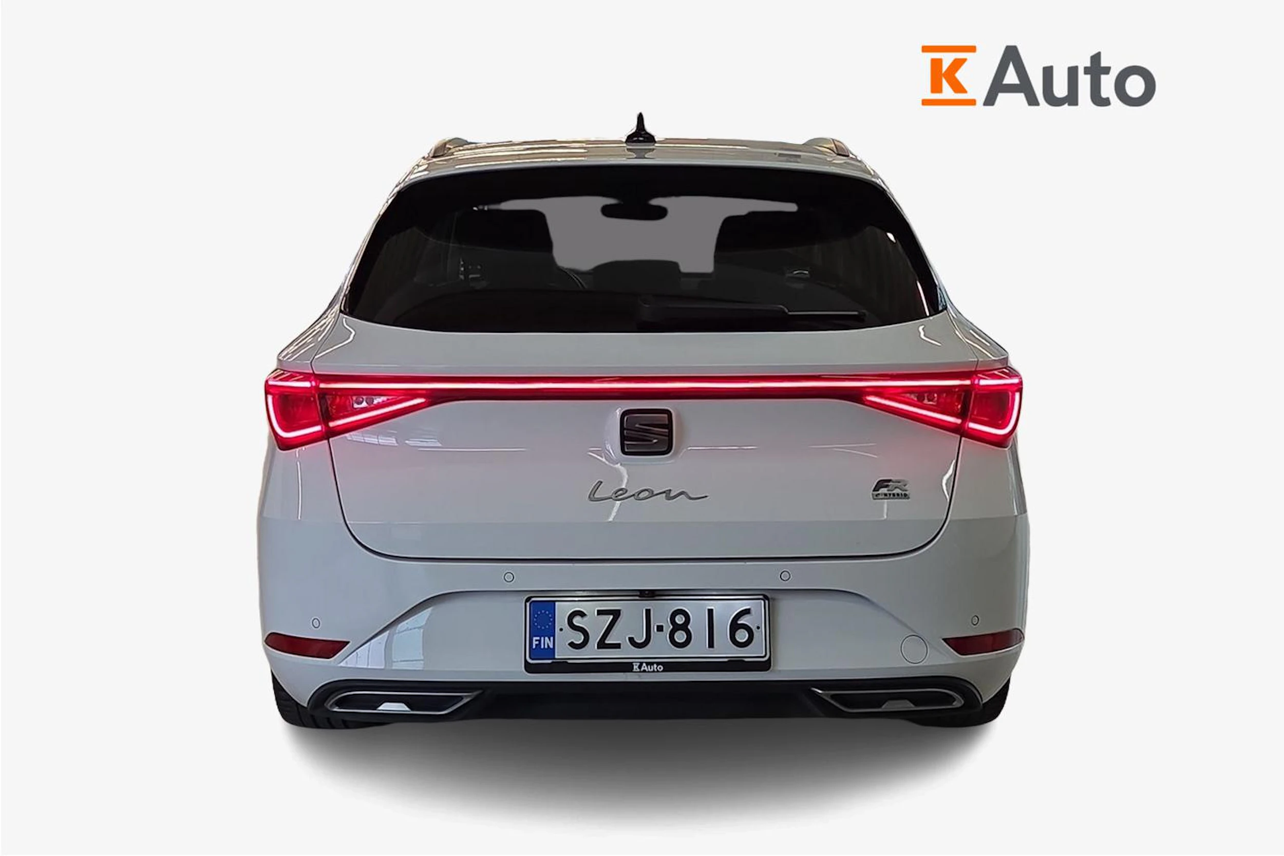 Valkoinen SEAT Leon Sportstourer 2025 kuva 3.