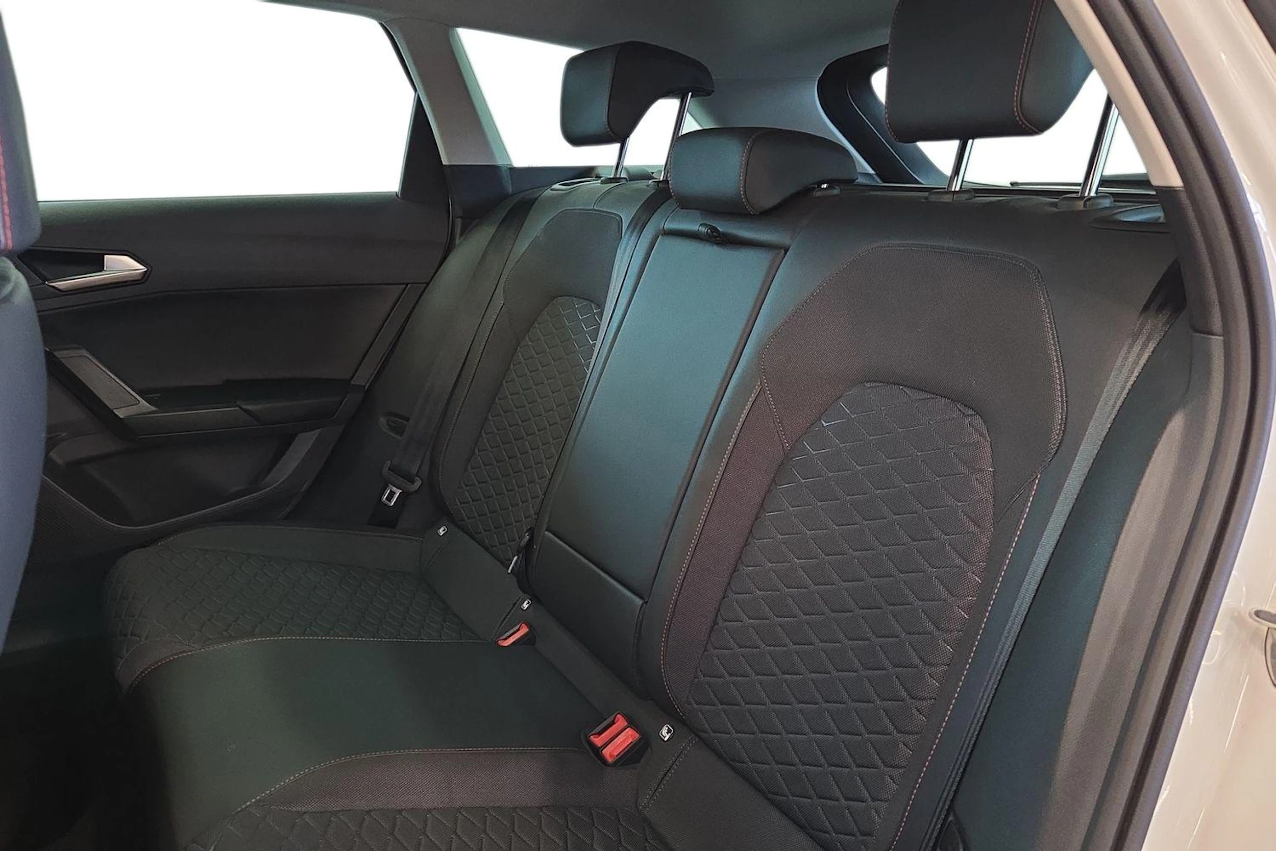 Valkoinen SEAT Leon Sportstourer 2025 kuva 8.