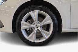 Valkoinen SEAT Leon Sportstourer 2025 kuva 9.