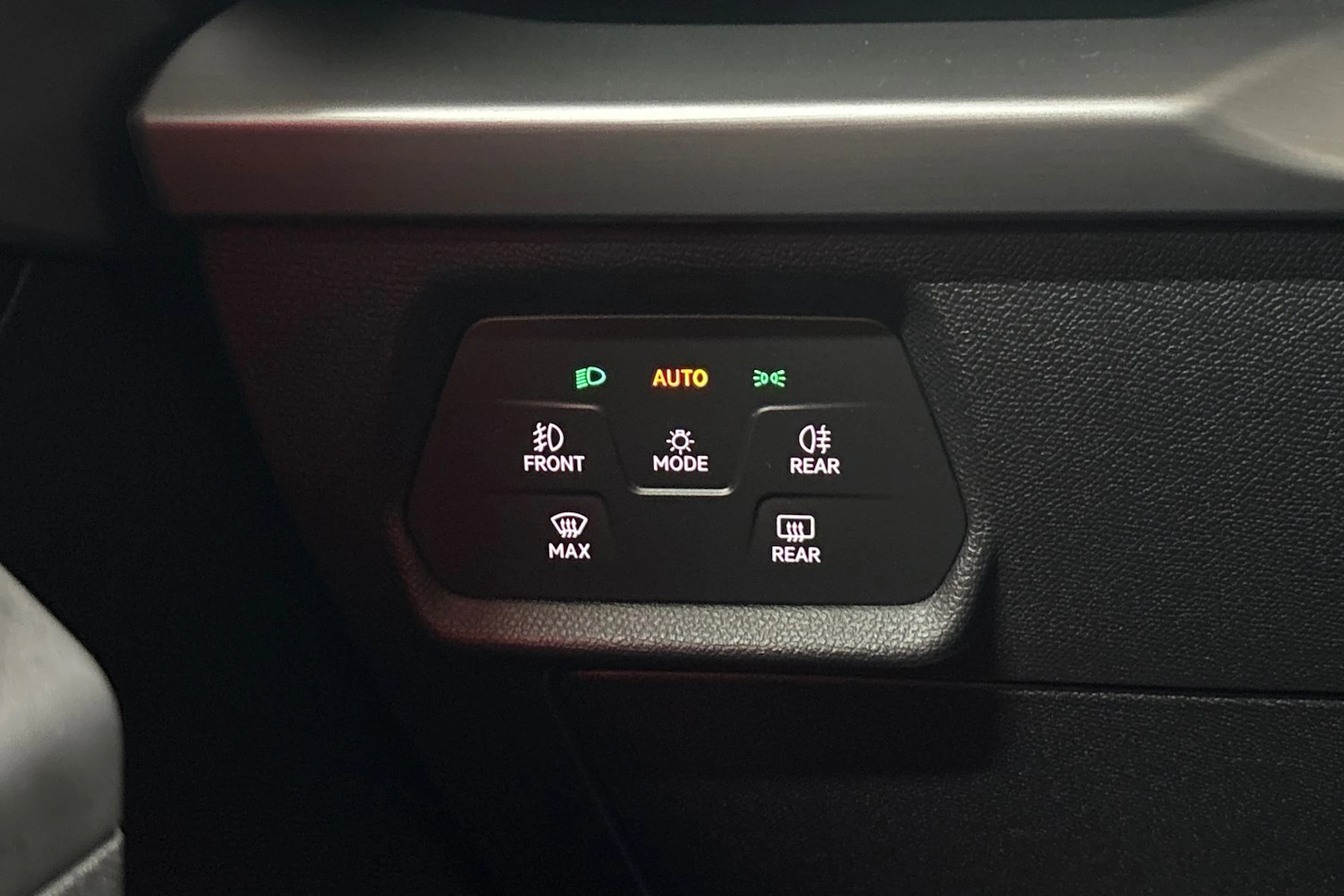 musta SEAT Leon Sportstourer 2025 kuva 21.