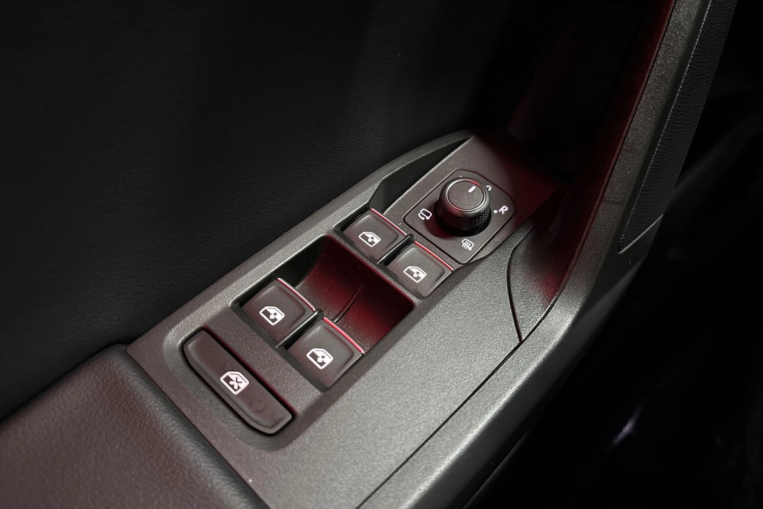 musta SEAT Leon Sportstourer 2025 kuva 22.