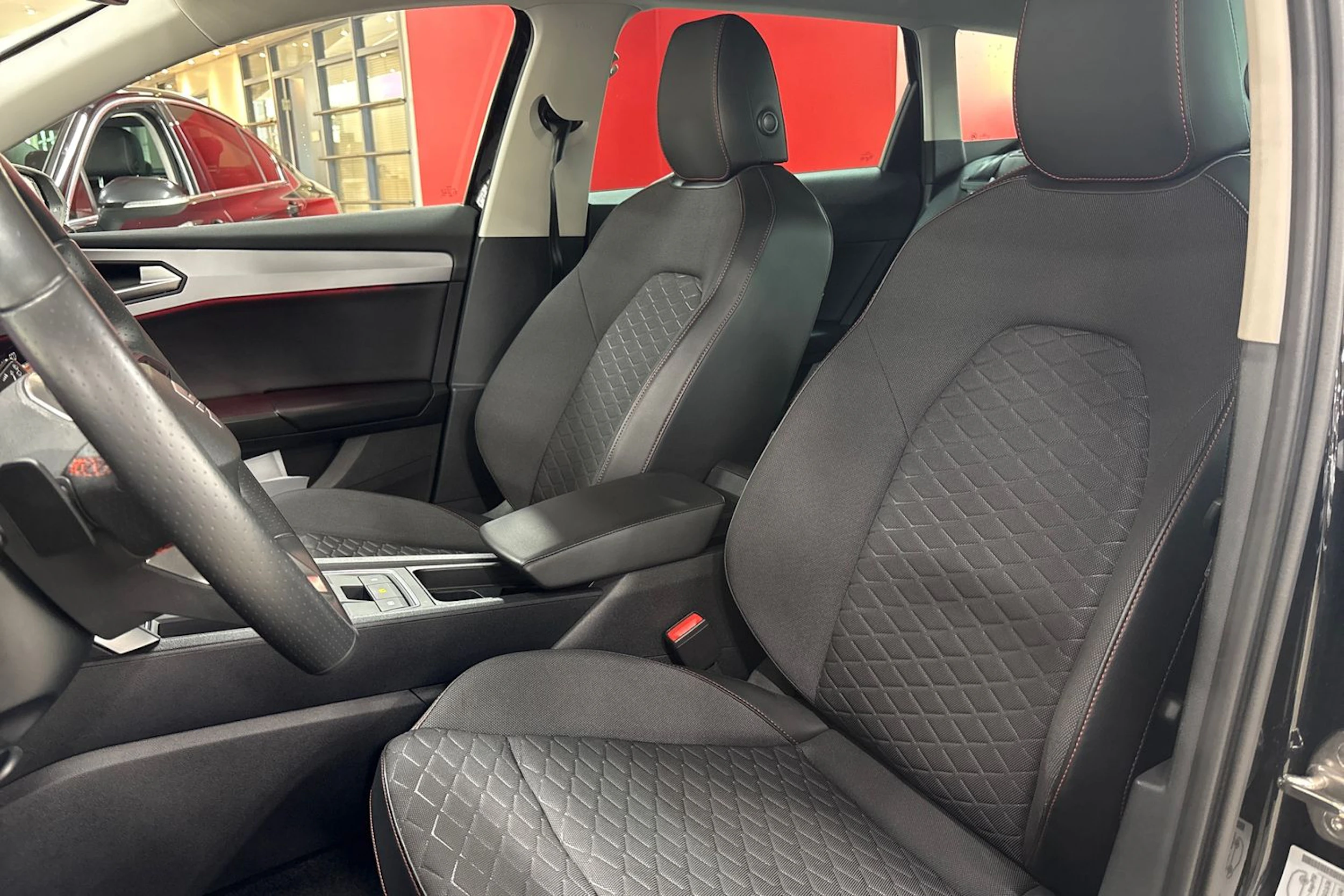 musta SEAT Leon Sportstourer 2025 kuva 26.