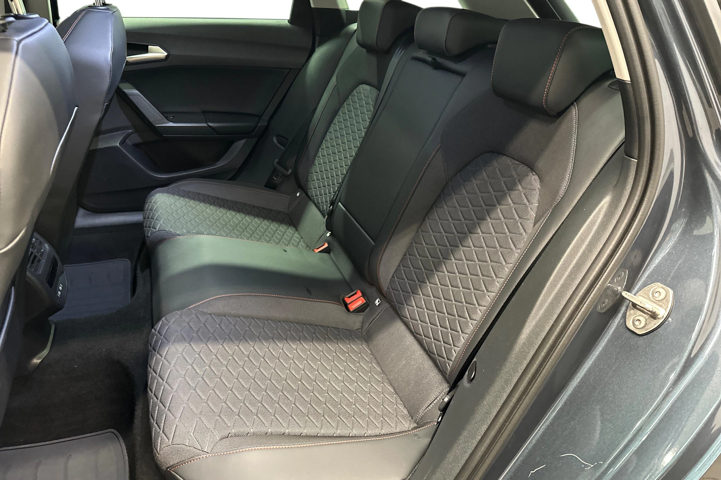 harmaa SEAT Leon Sportstourer 2025 kuva 8.