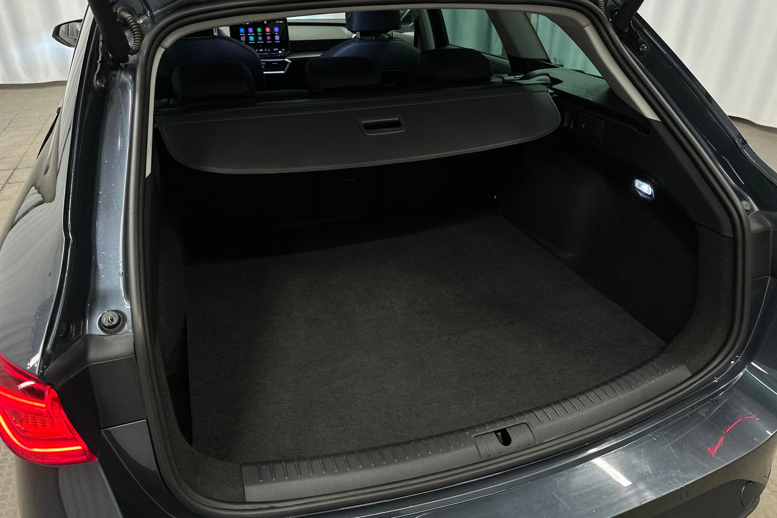 harmaa SEAT Leon Sportstourer 2025 kuva 37.