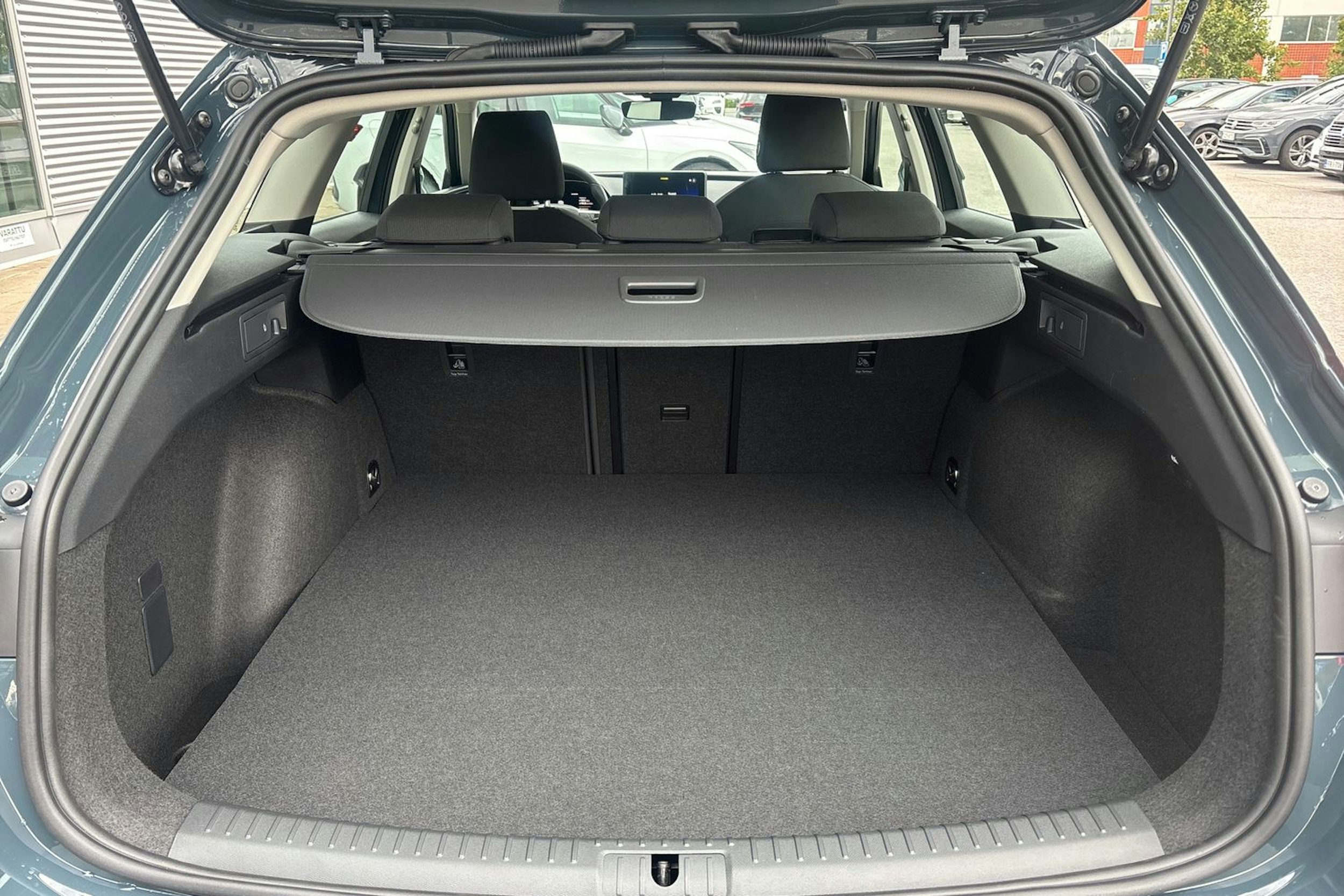 sininen SEAT Leon Sportstourer 2026 kuva 11.