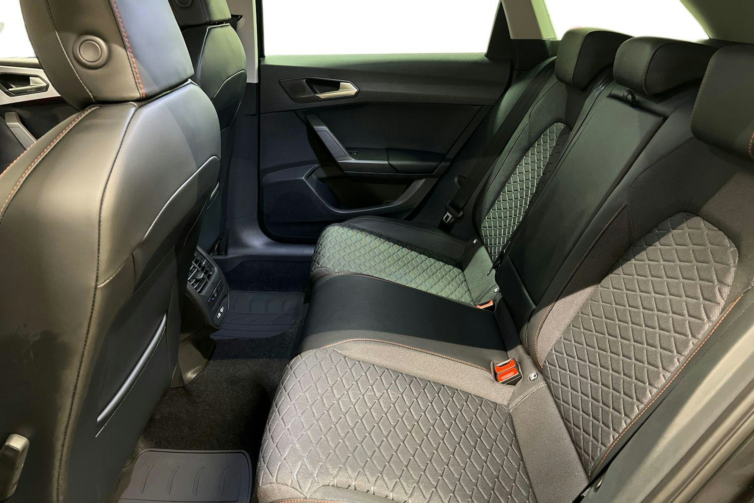 met. musta SEAT Leon Sportstourer 2026 kuva 8.