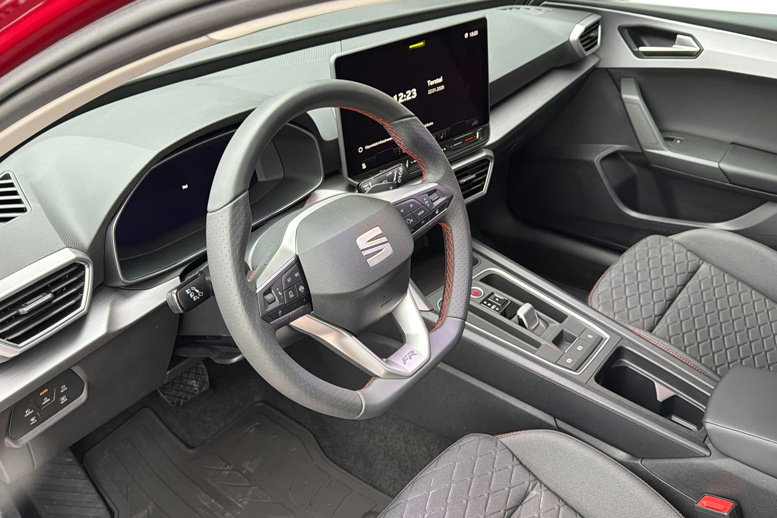 met. punainen SEAT Leon Sportstourer 2026 kuva 6.