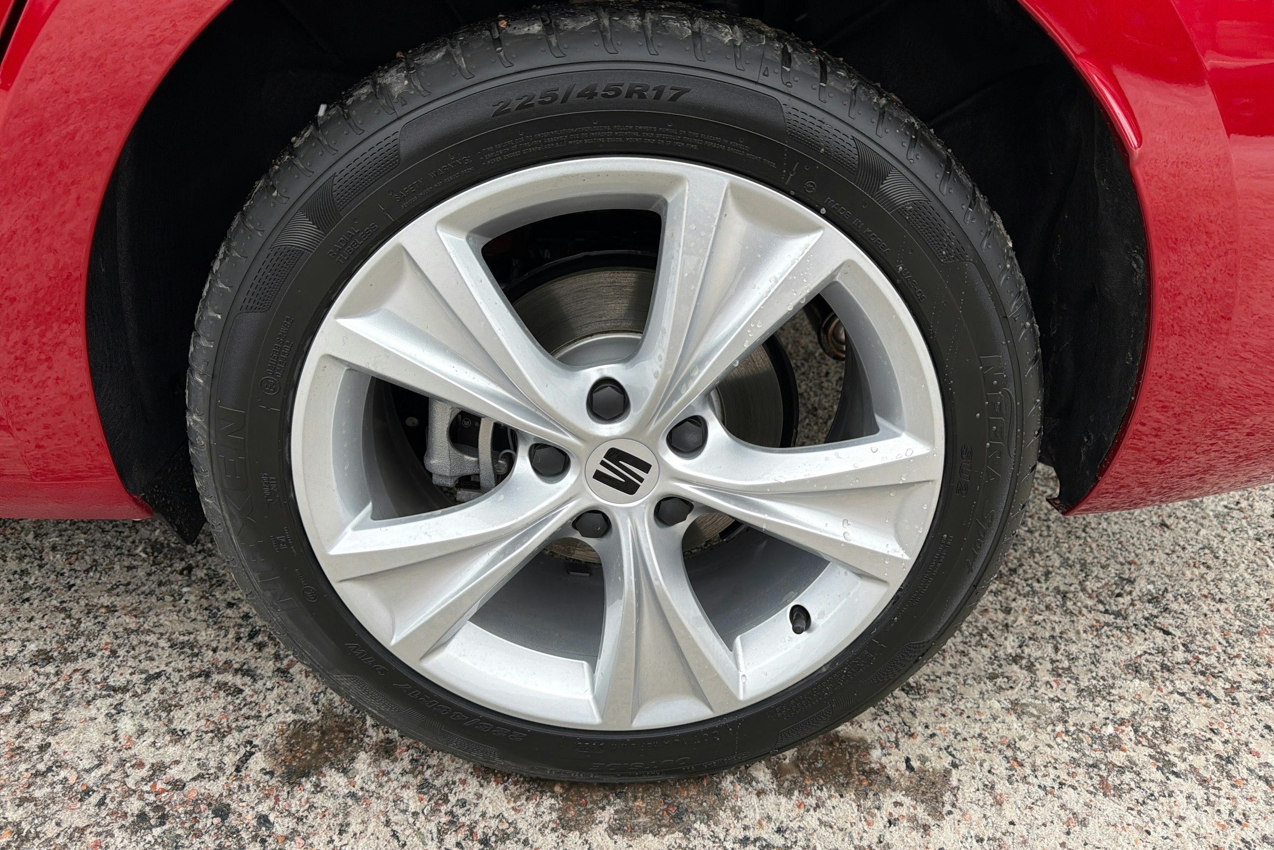 met. punainen SEAT Leon Sportstourer 2026 kuva 10.