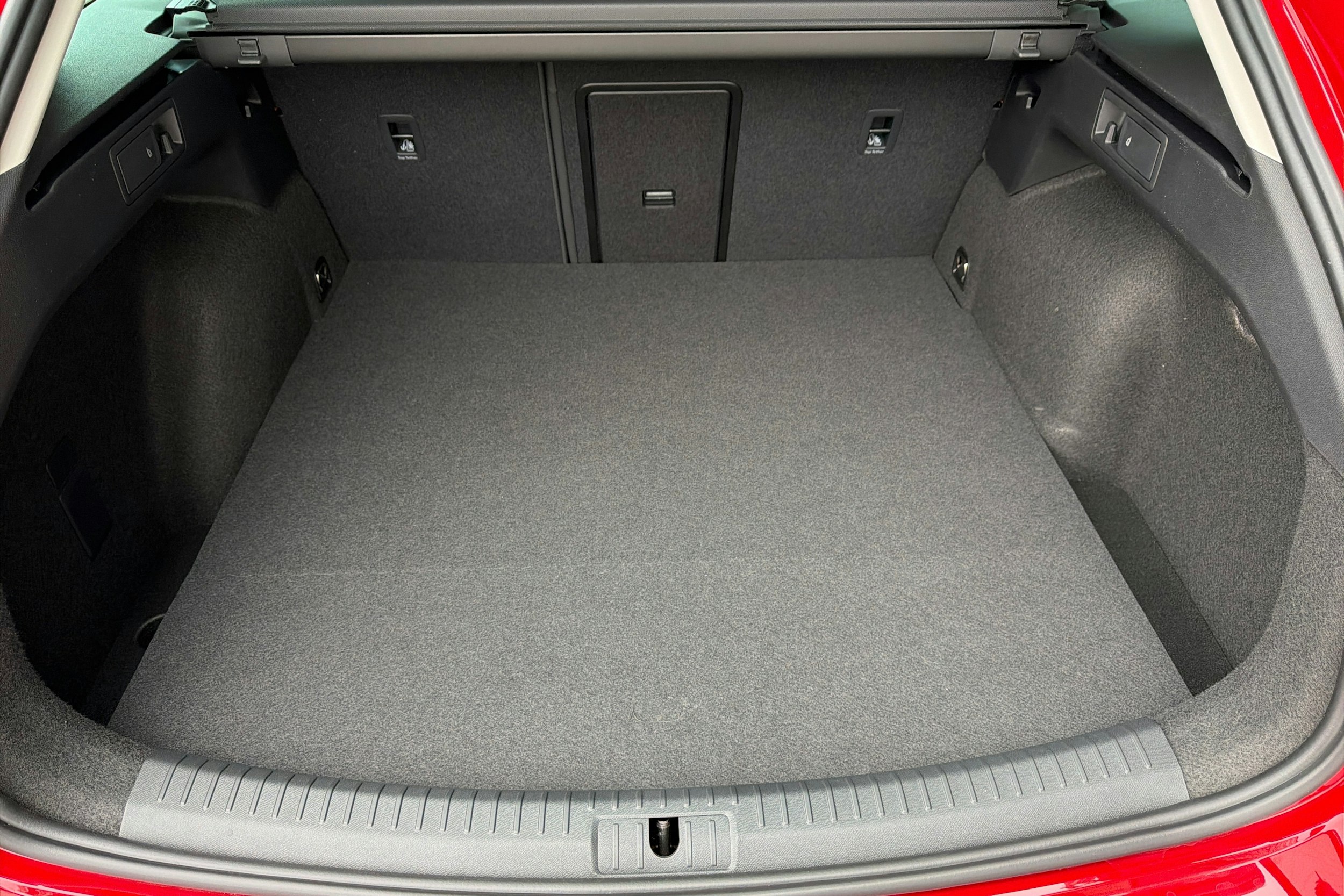 met. punainen SEAT Leon Sportstourer 2026 kuva 11.