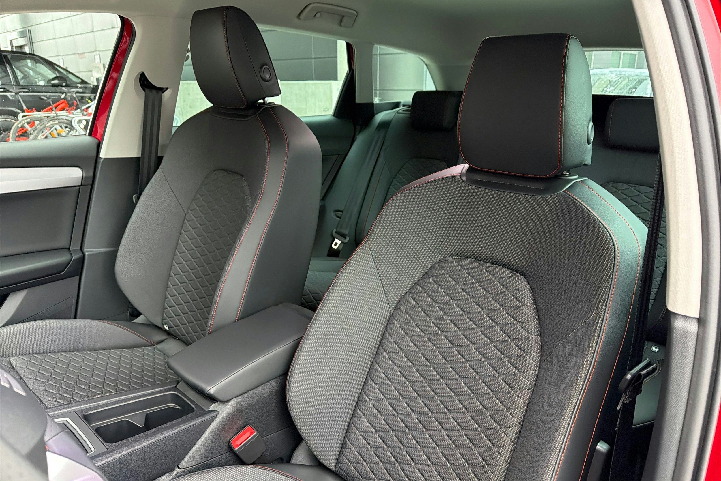 met. punainen SEAT Leon Sportstourer 2026 kuva 14.