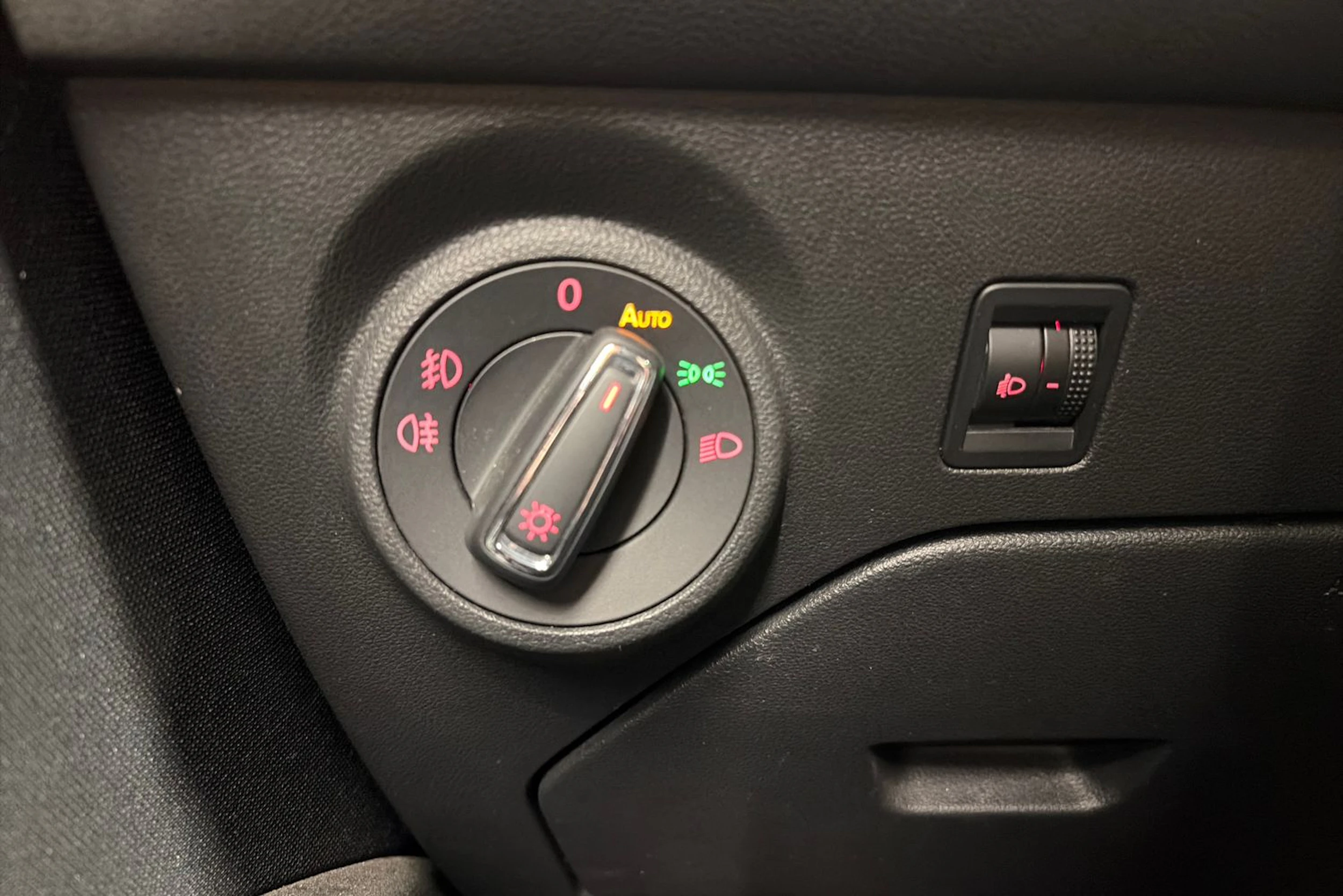 Harmaa SEAT LEON ST 2014 kuva 20.