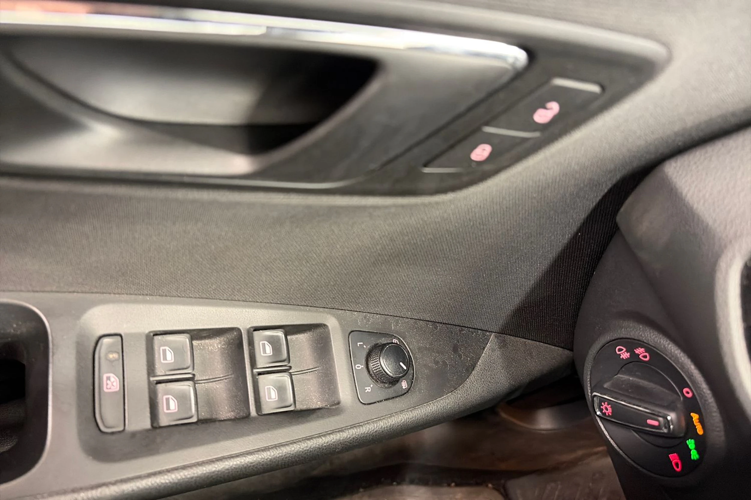 Harmaa SEAT LEON ST 2014 kuva 21.