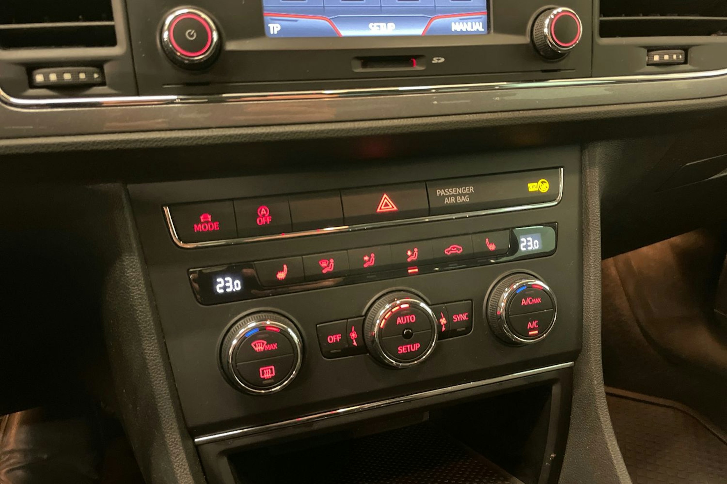 Valkoinen SEAT LEON ST 2014 kuva 19.