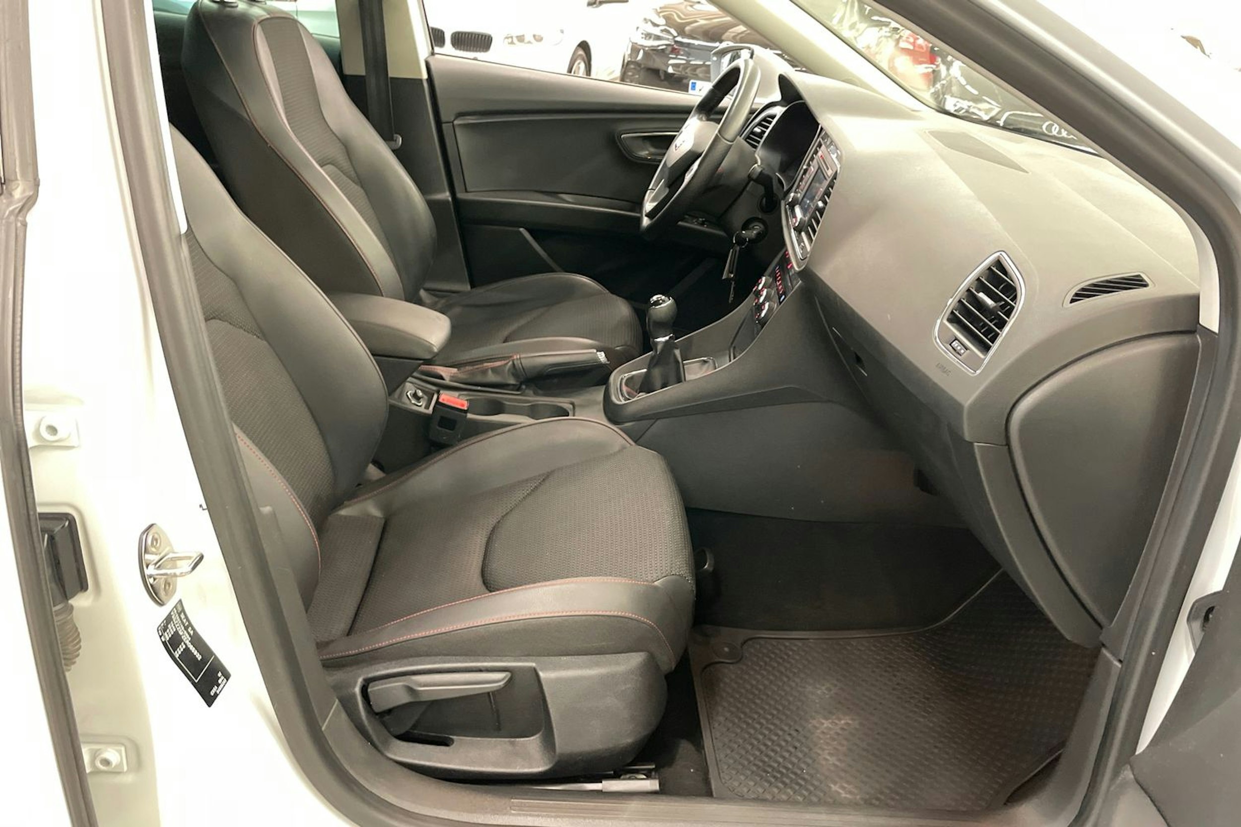 Valkoinen SEAT LEON ST 2014 kuva 21.