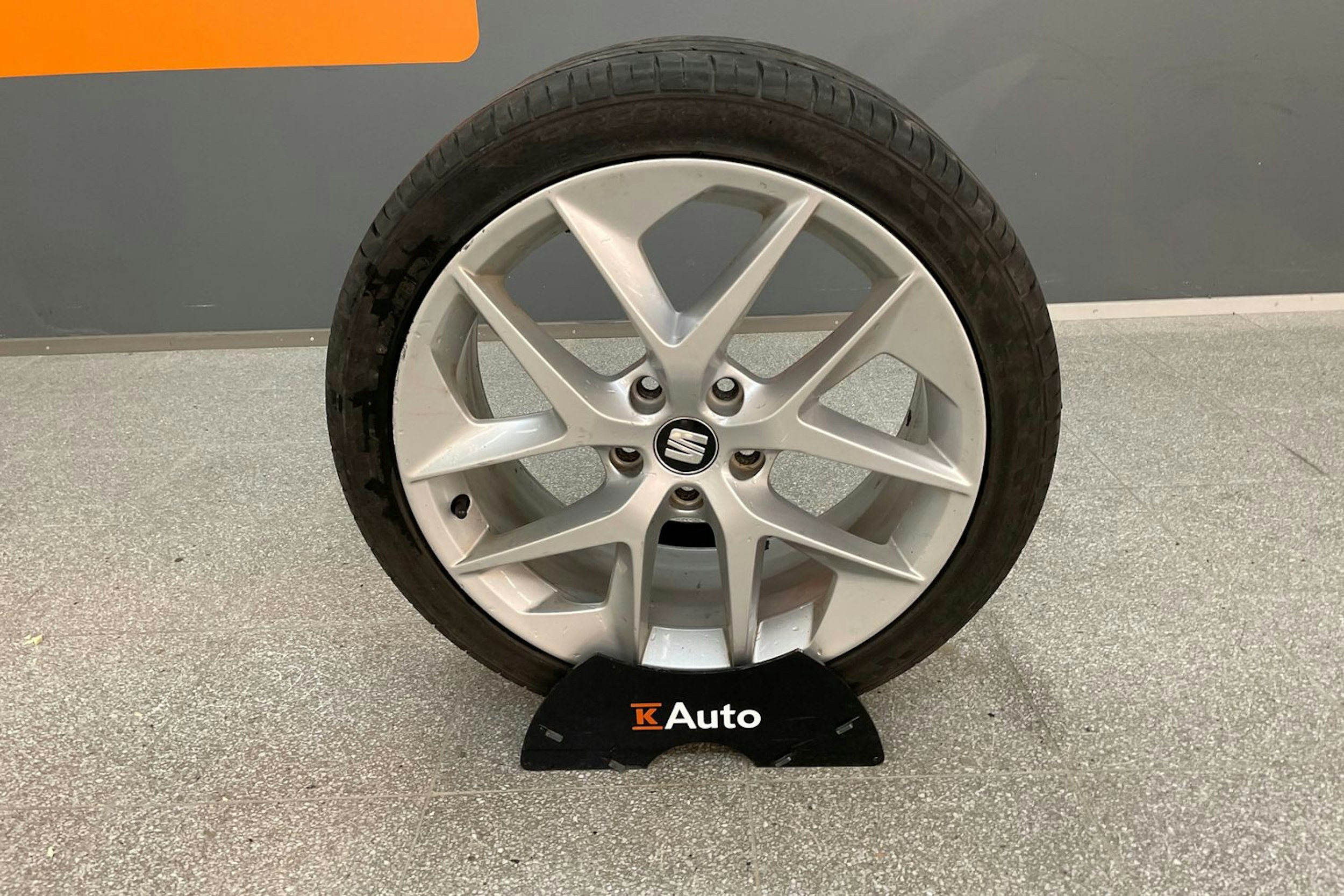 Valkoinen SEAT LEON ST 2014 kuva 24.