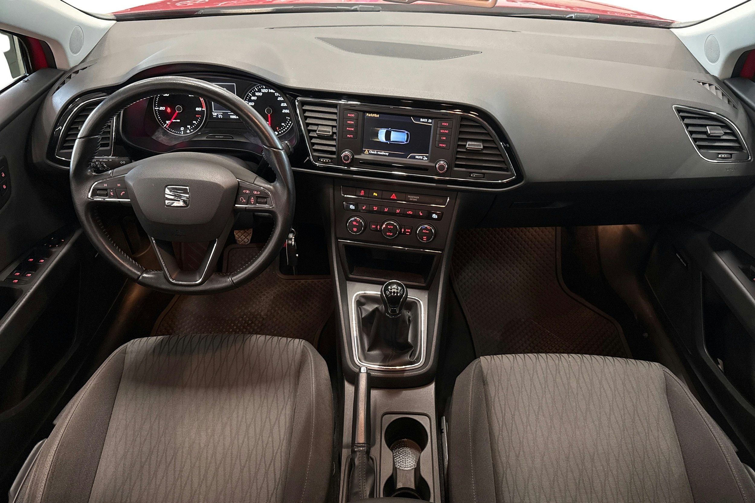 punainen SEAT Leon ST 2014 kuva 9.