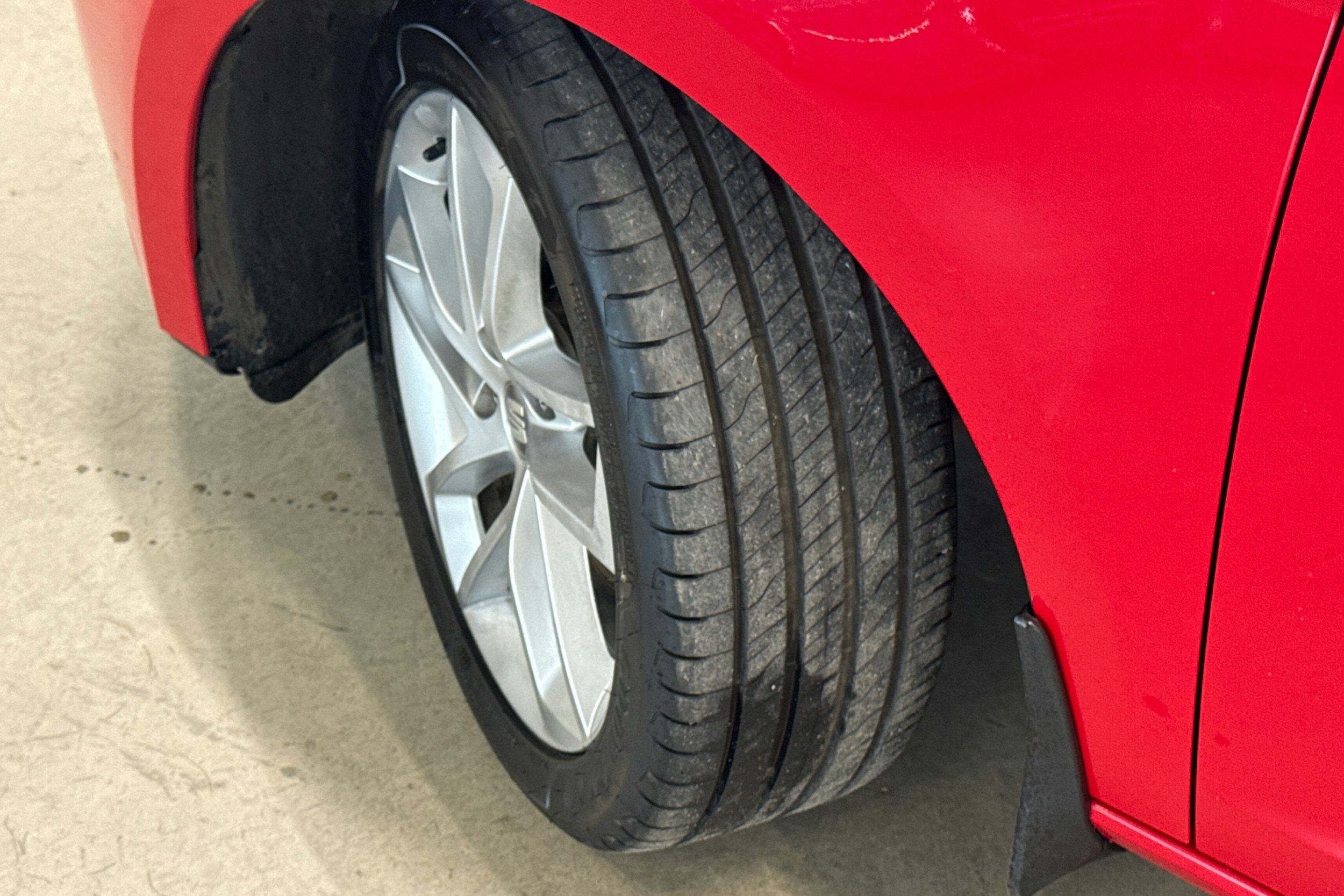 punainen SEAT Leon ST 2014 kuva 13.
