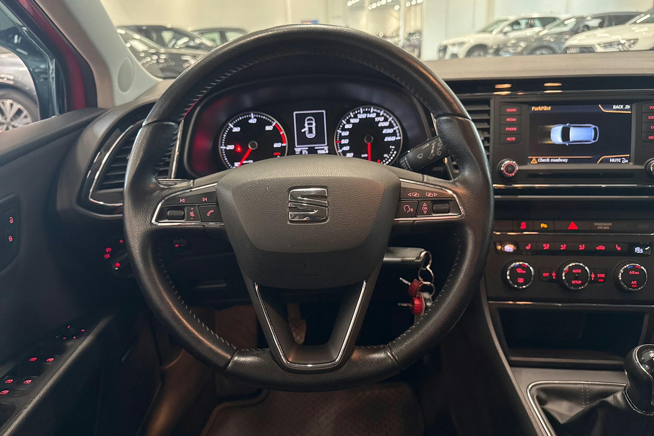 punainen SEAT Leon ST 2014 kuva 14.