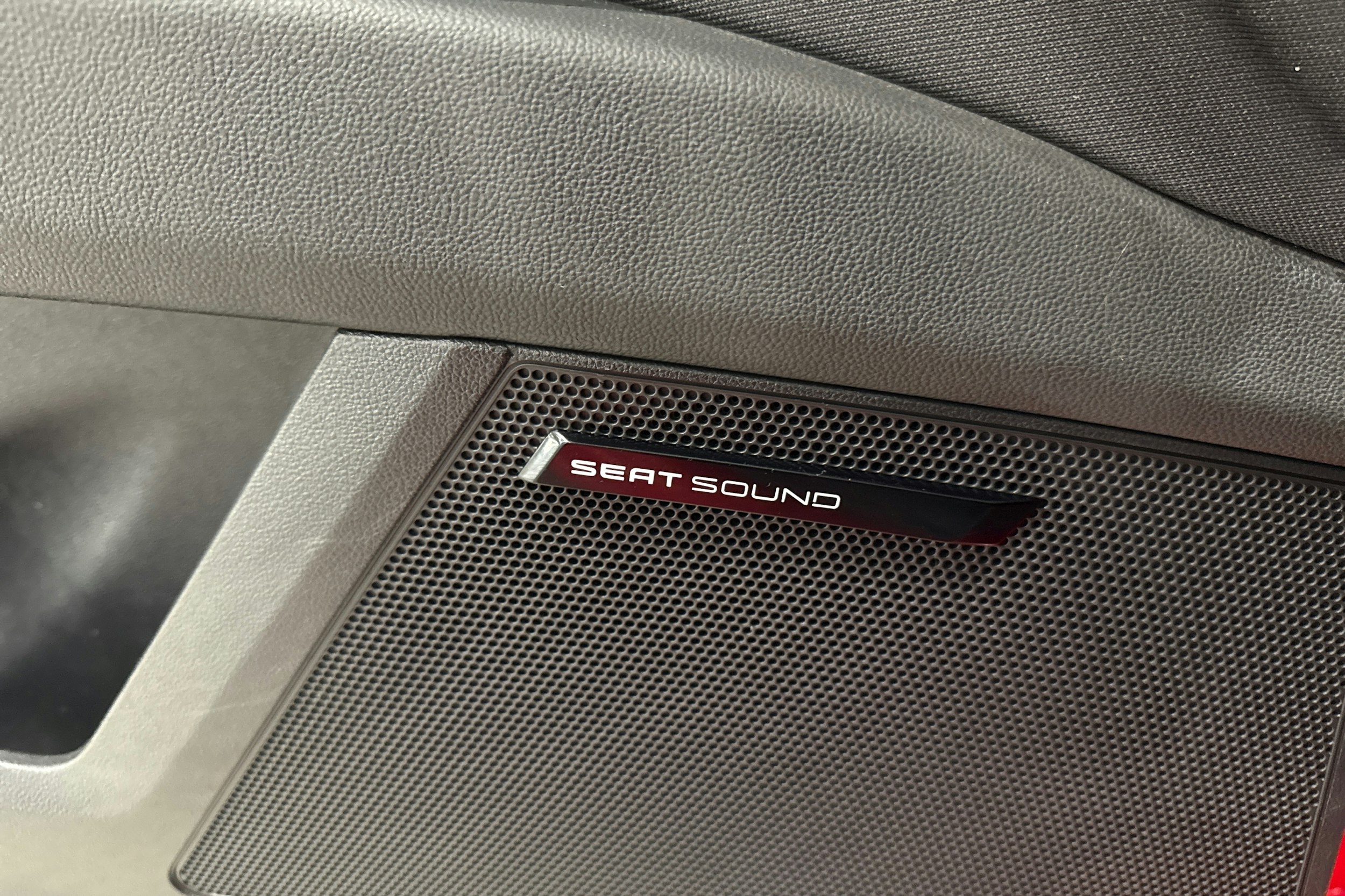 punainen SEAT Leon ST 2014 kuva 18.
