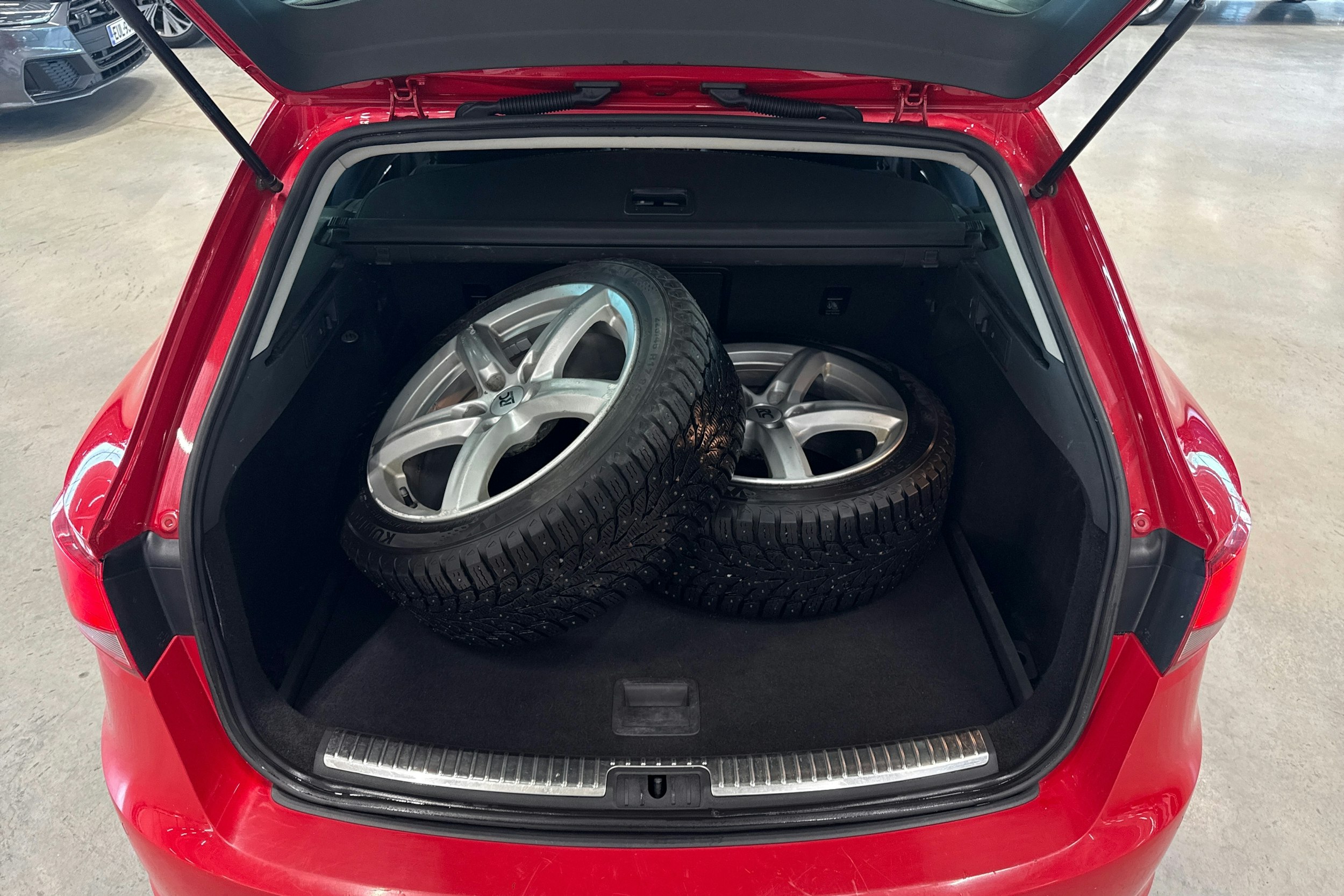 punainen SEAT Leon ST 2014 kuva 23.