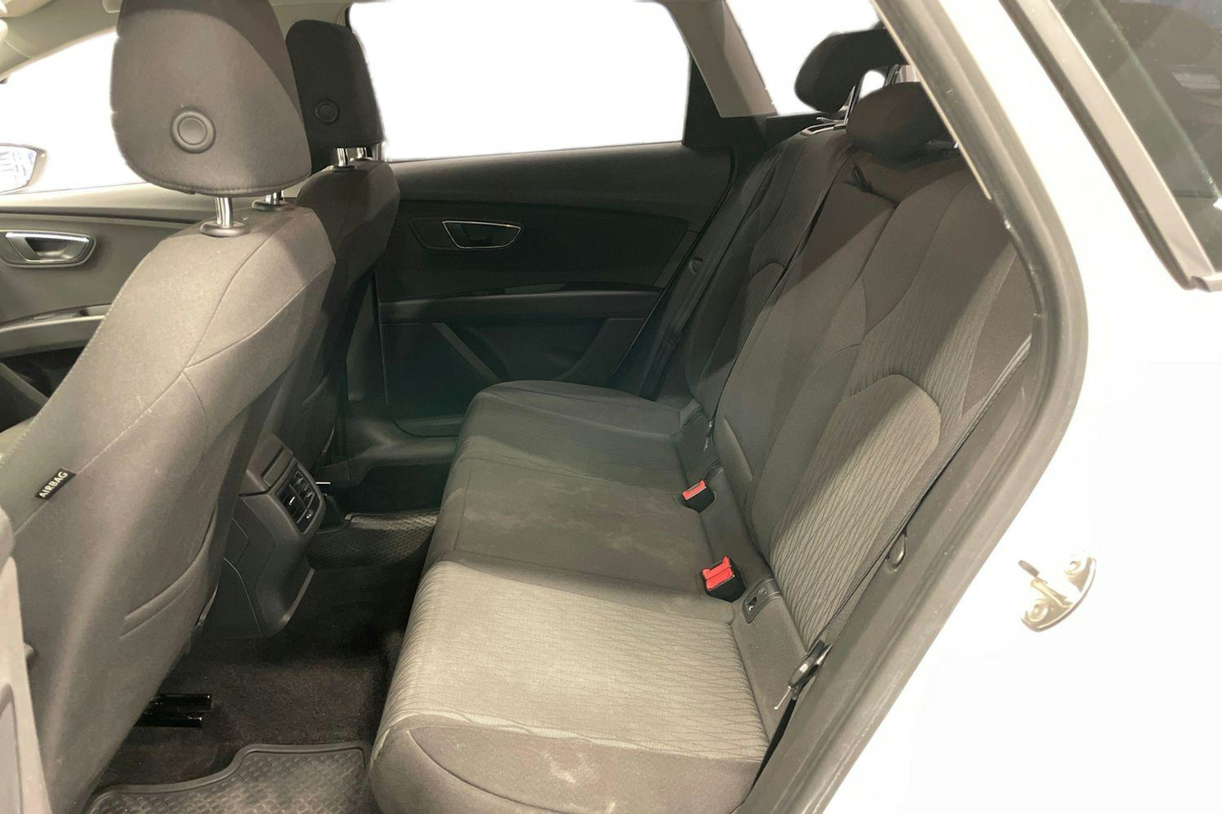 valkoinen SEAT Leon ST 2014 kuva 10.