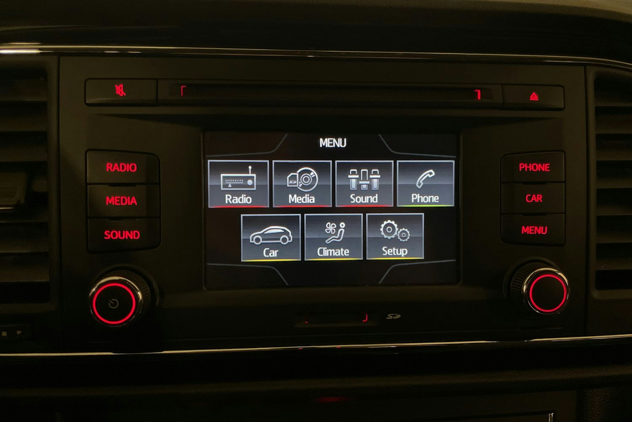 valkoinen SEAT Leon ST 2014 kuva 16.