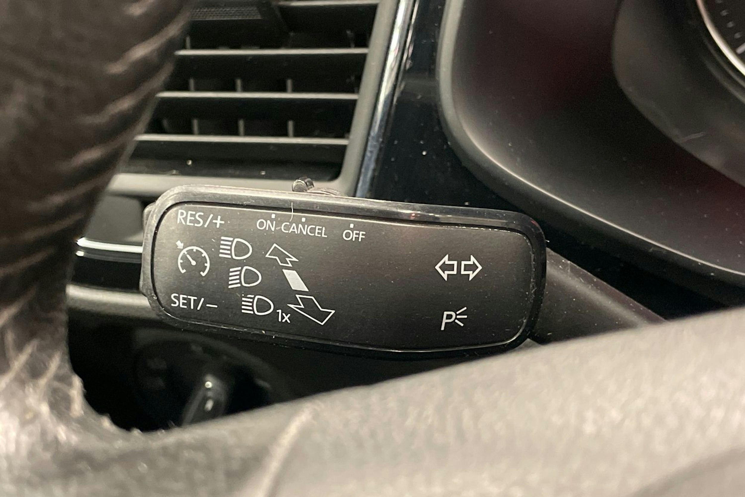 valkoinen SEAT Leon ST 2014 kuva 20.