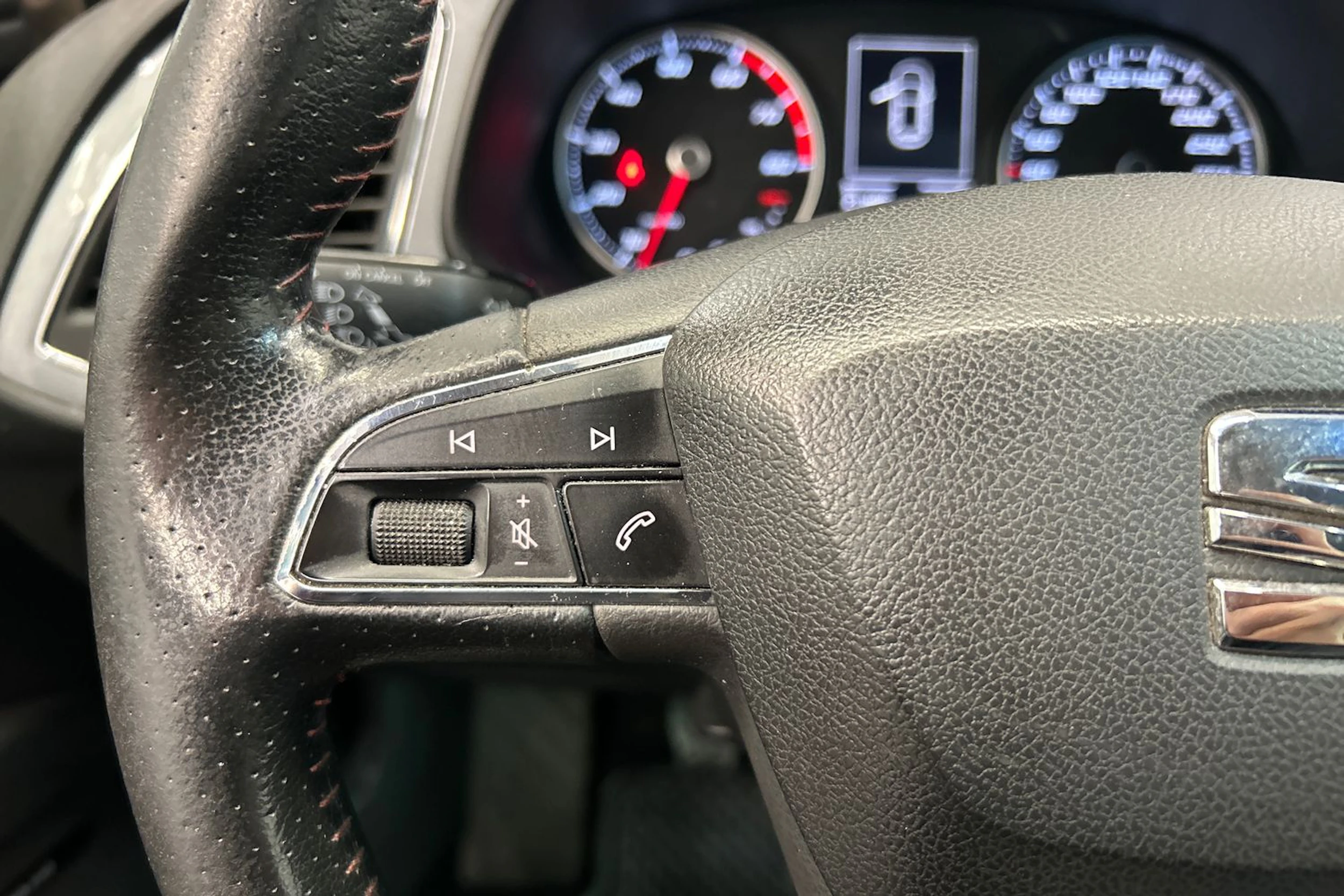 ruskea (beige) SEAT Leon ST 2014 kuva 17.