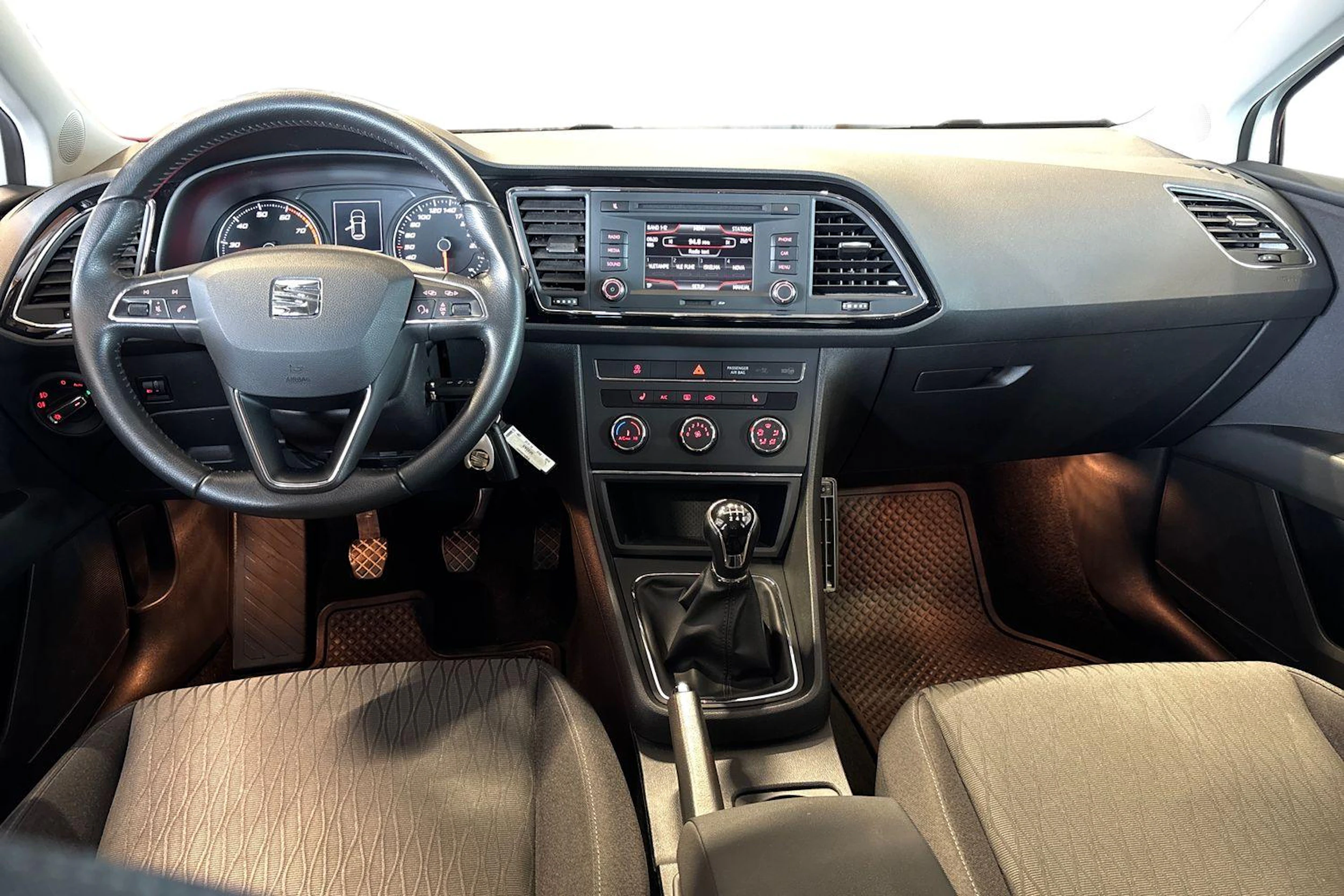Valkoinen SEAT LEON ST 2014 kuva 9.