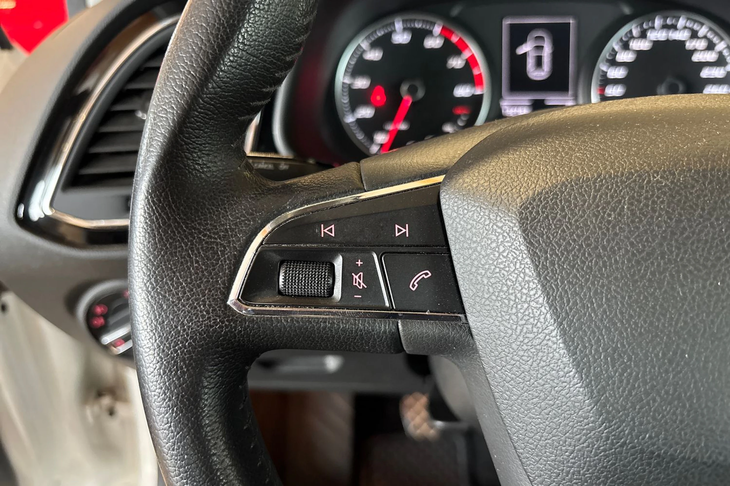Valkoinen SEAT LEON ST 2014 kuva 16.