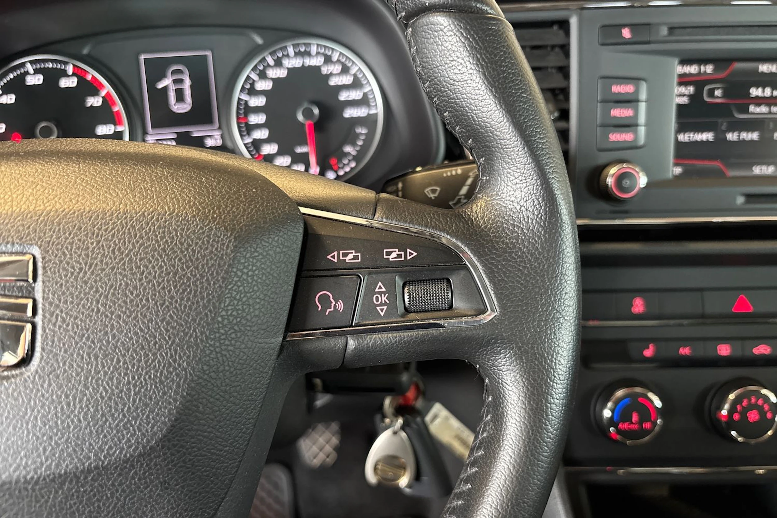 Valkoinen SEAT LEON ST 2014 kuva 17.
