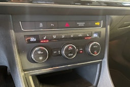 Valkoinen SEAT Leon ST 2015 kuva 22.