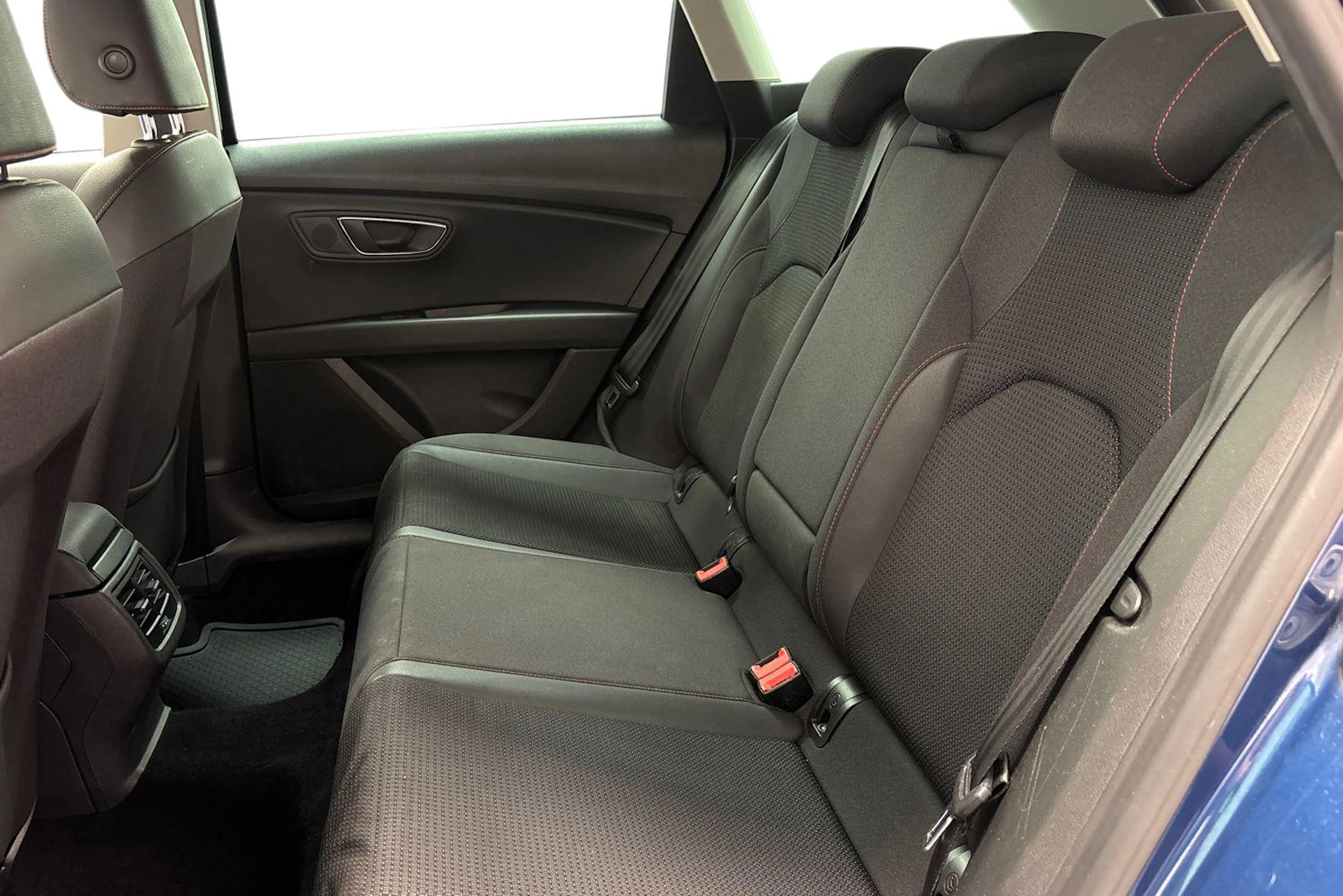 sininen SEAT Leon ST 2015 kuva 8.
