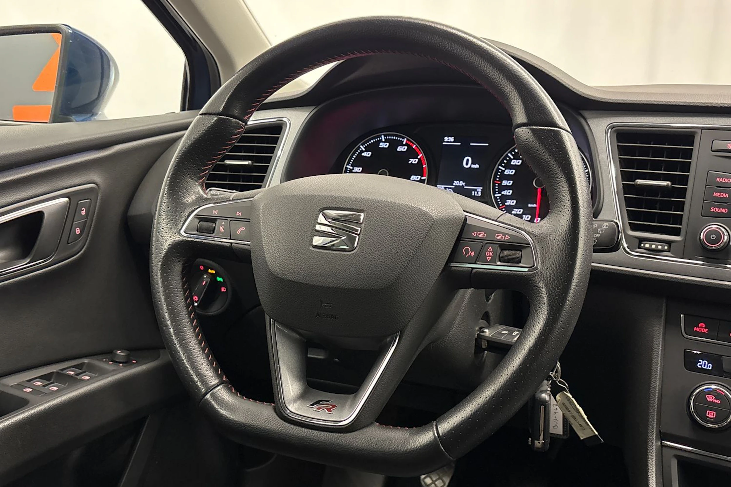 sininen SEAT Leon ST 2015 kuva 12.