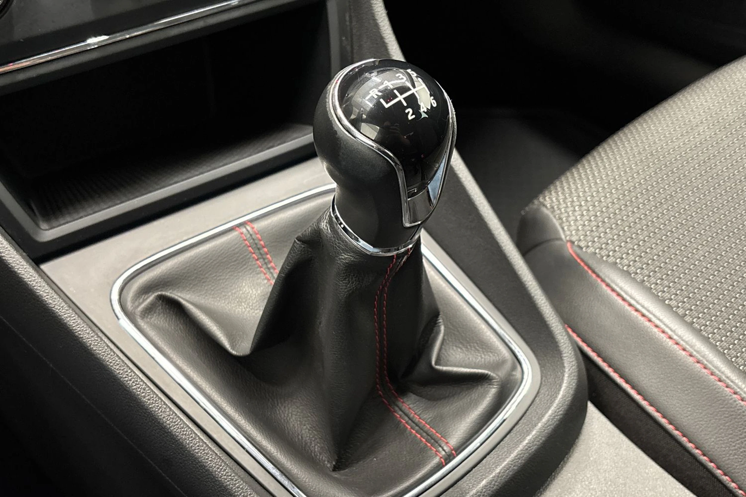 sininen SEAT Leon ST 2015 kuva 18.