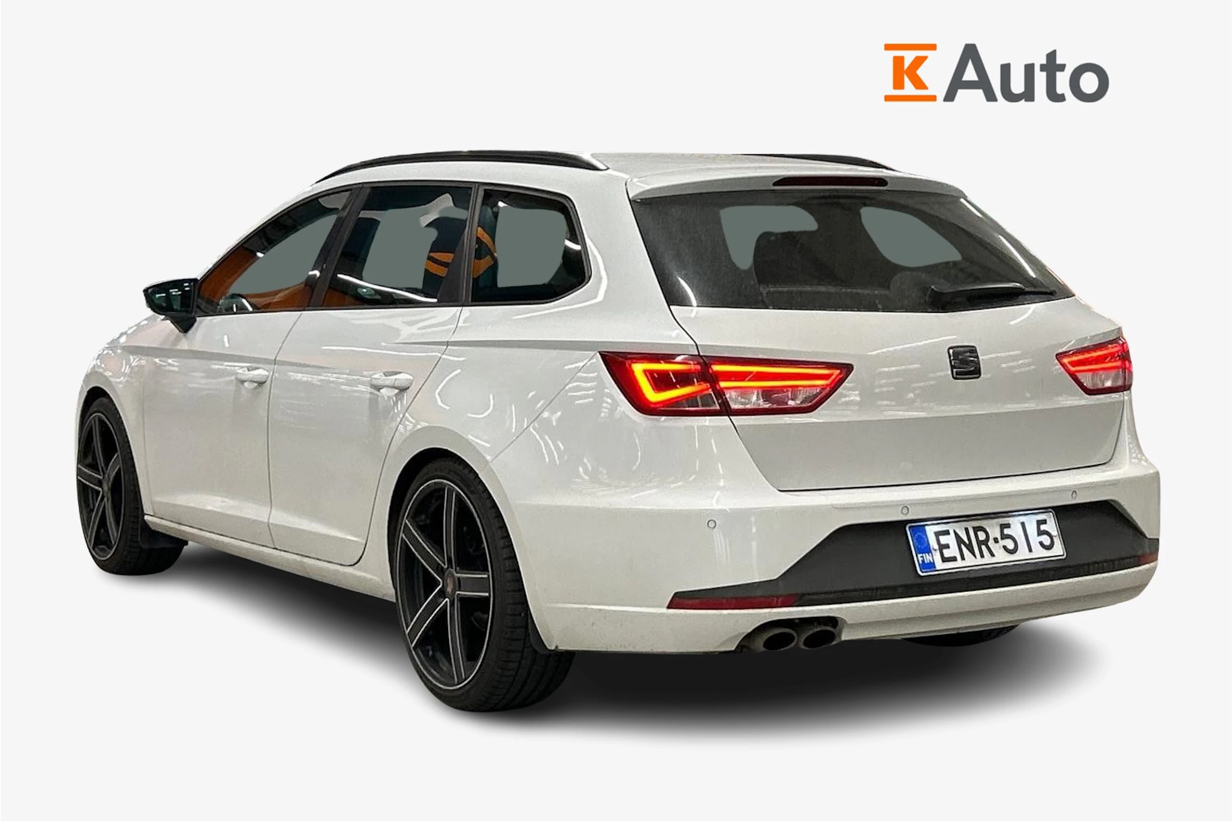 valkoinen SEAT Leon ST 2015 kuva 2.
