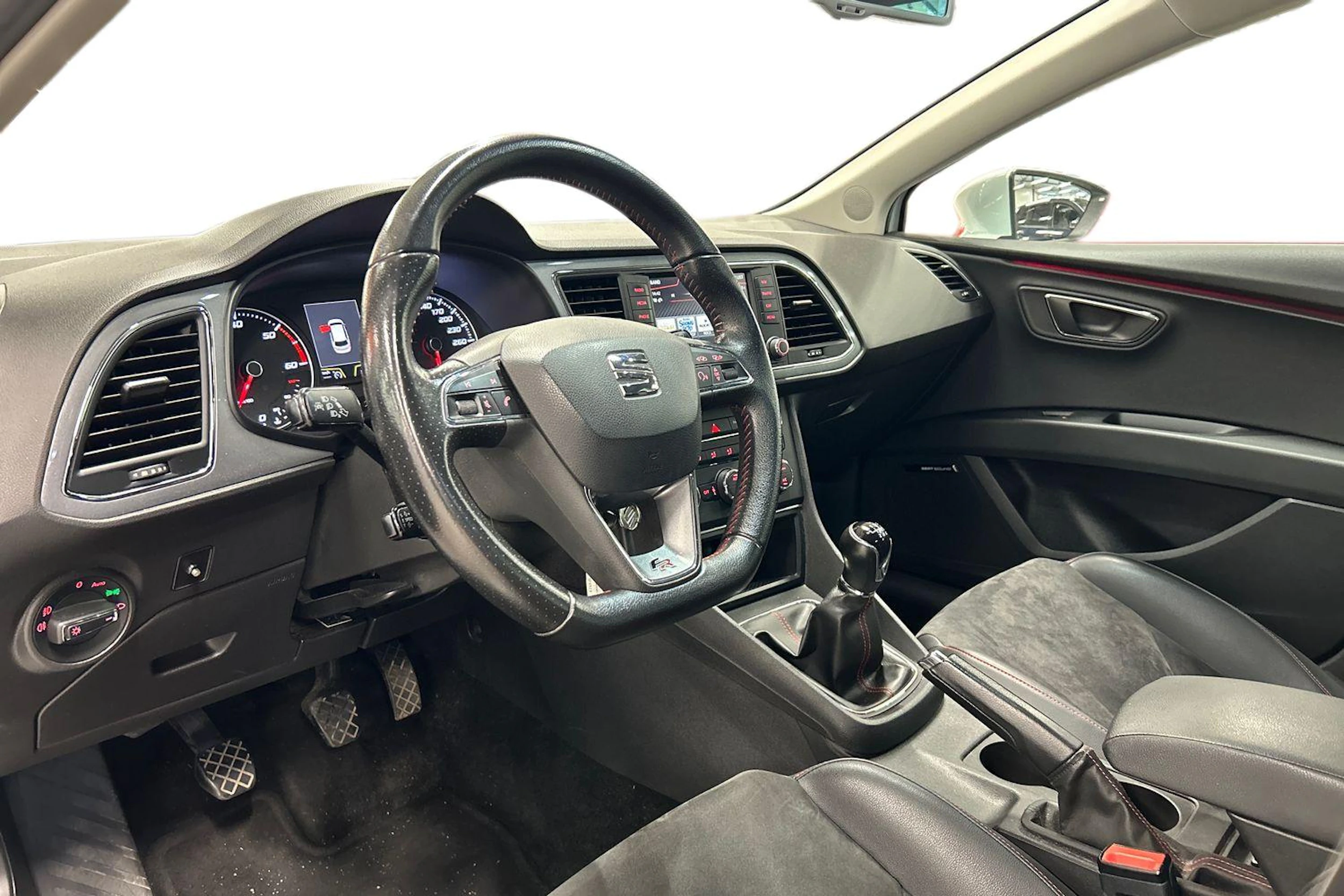 valkoinen SEAT Leon ST 2015 kuva 3.